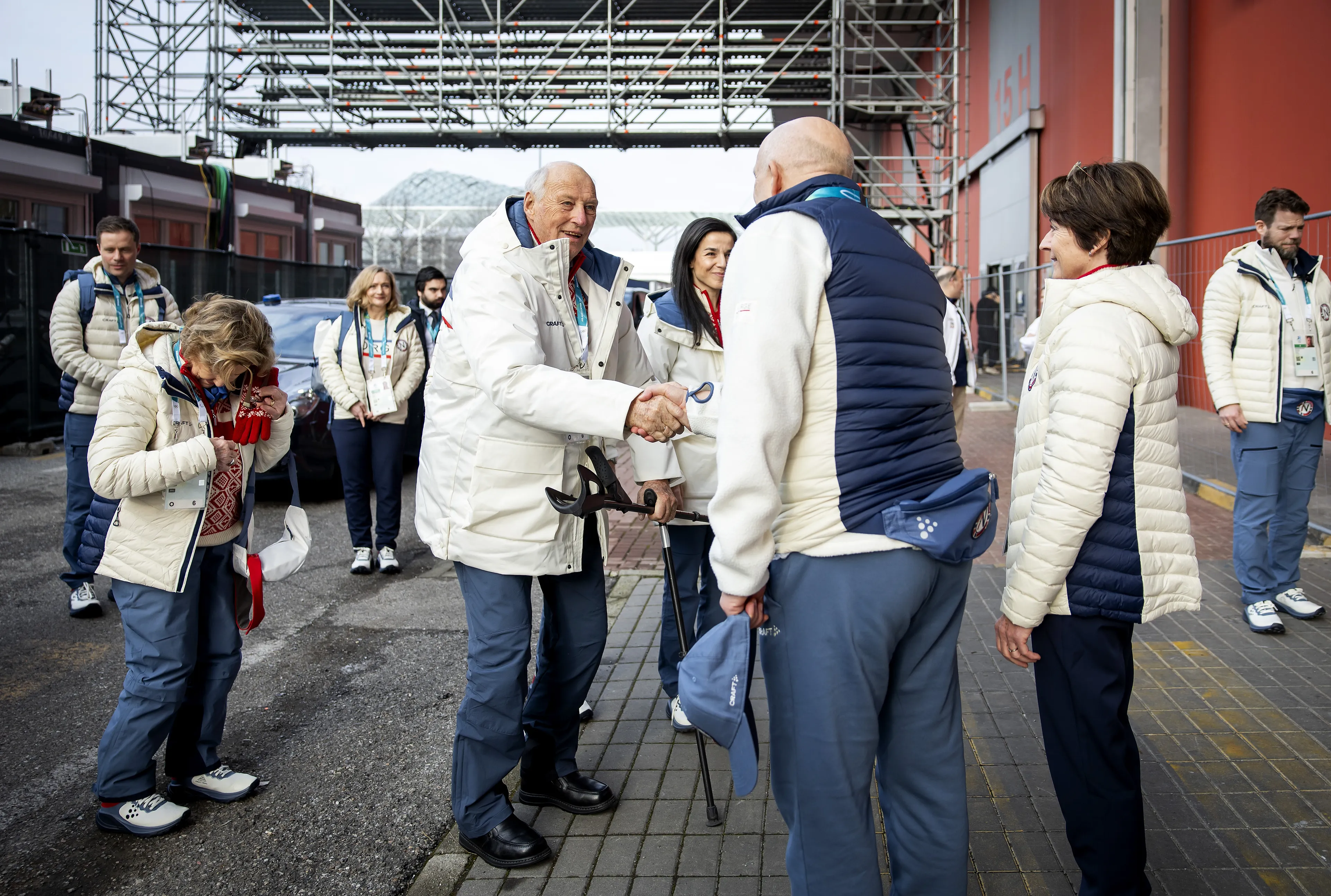 Ook koning Harald en koningin Sonja zitten op de tribune.