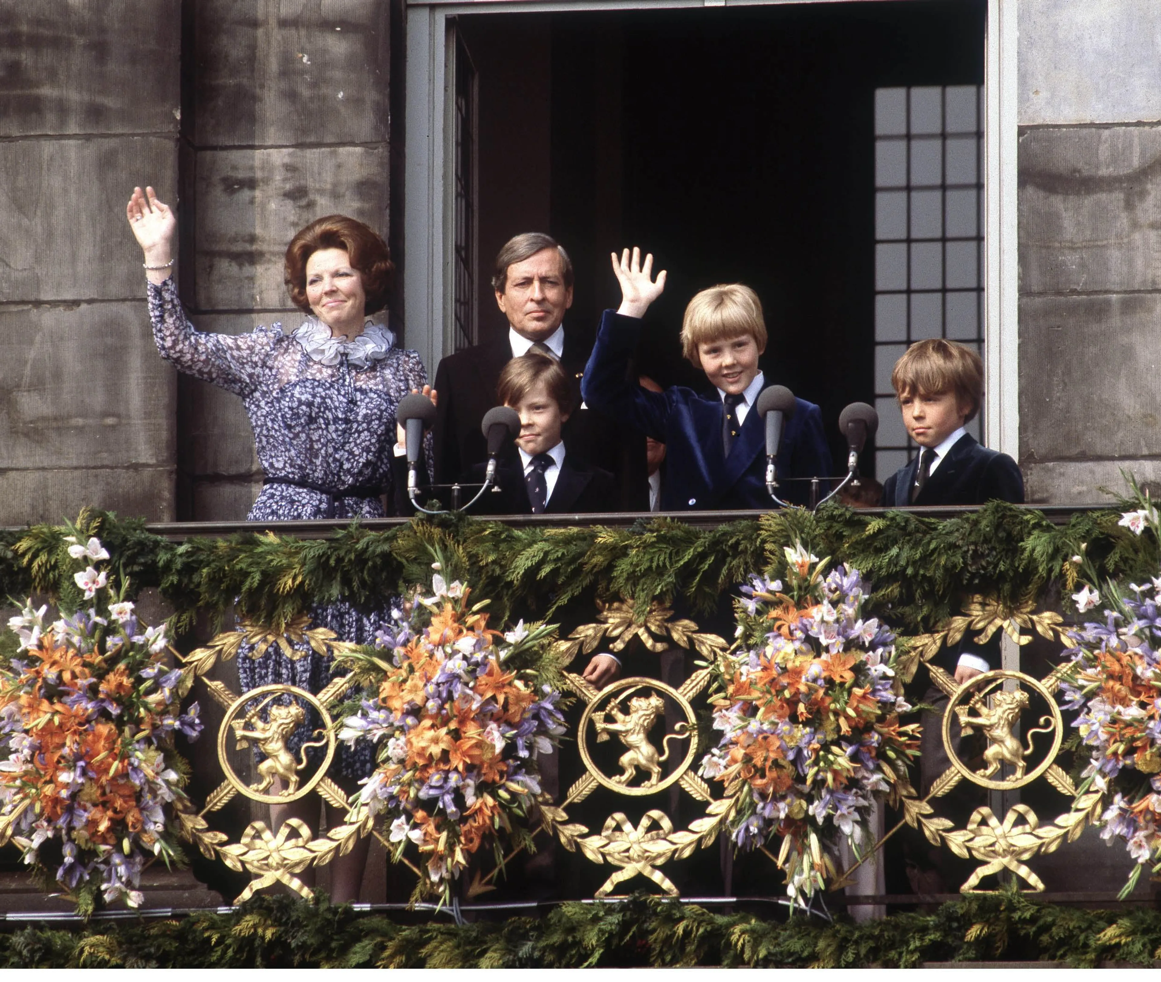 Het koninklijk gezin na de inauguratie in 1980.