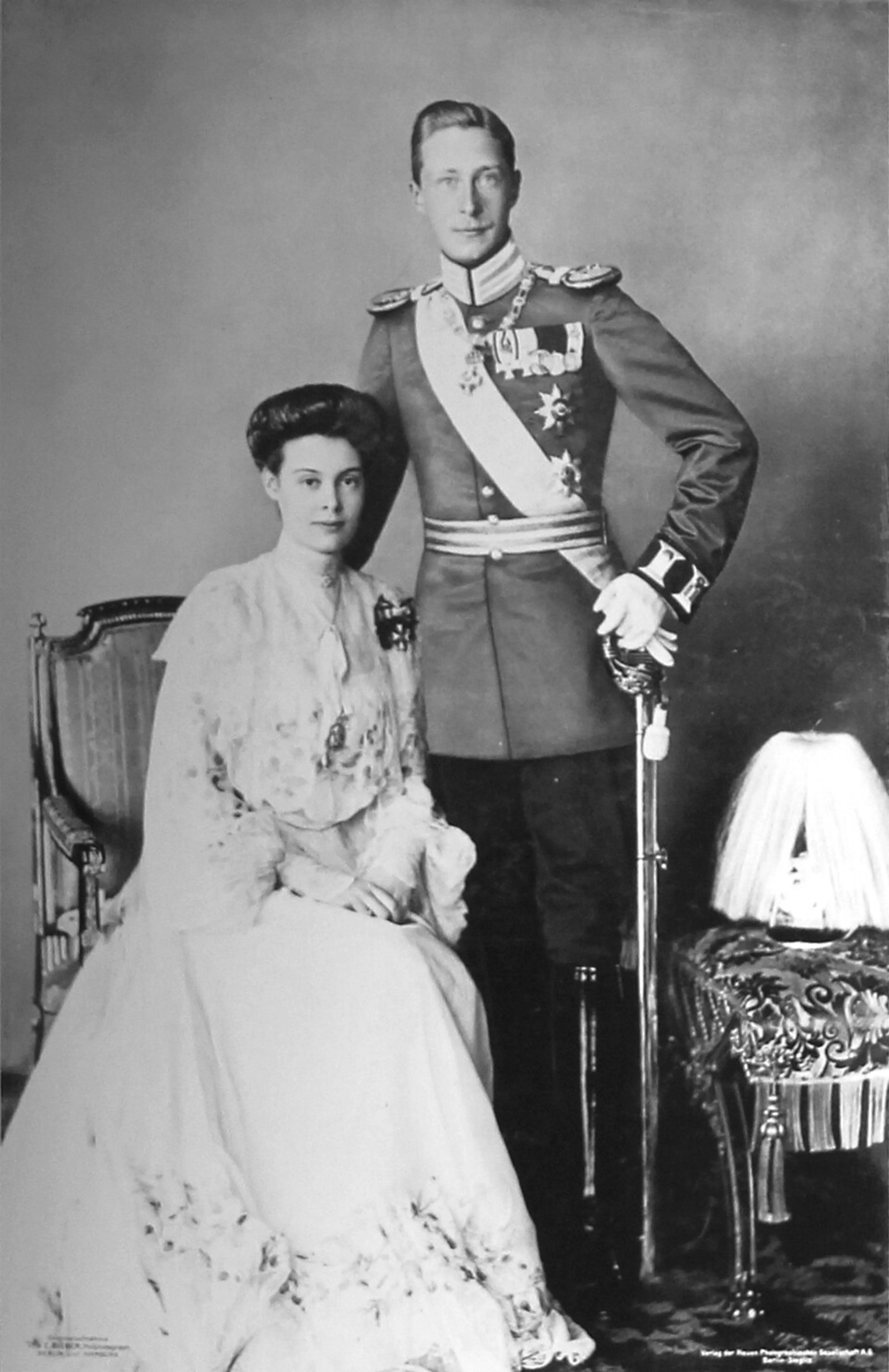 Kroonprins Wilhelm met zijn vrouw Cecilie.