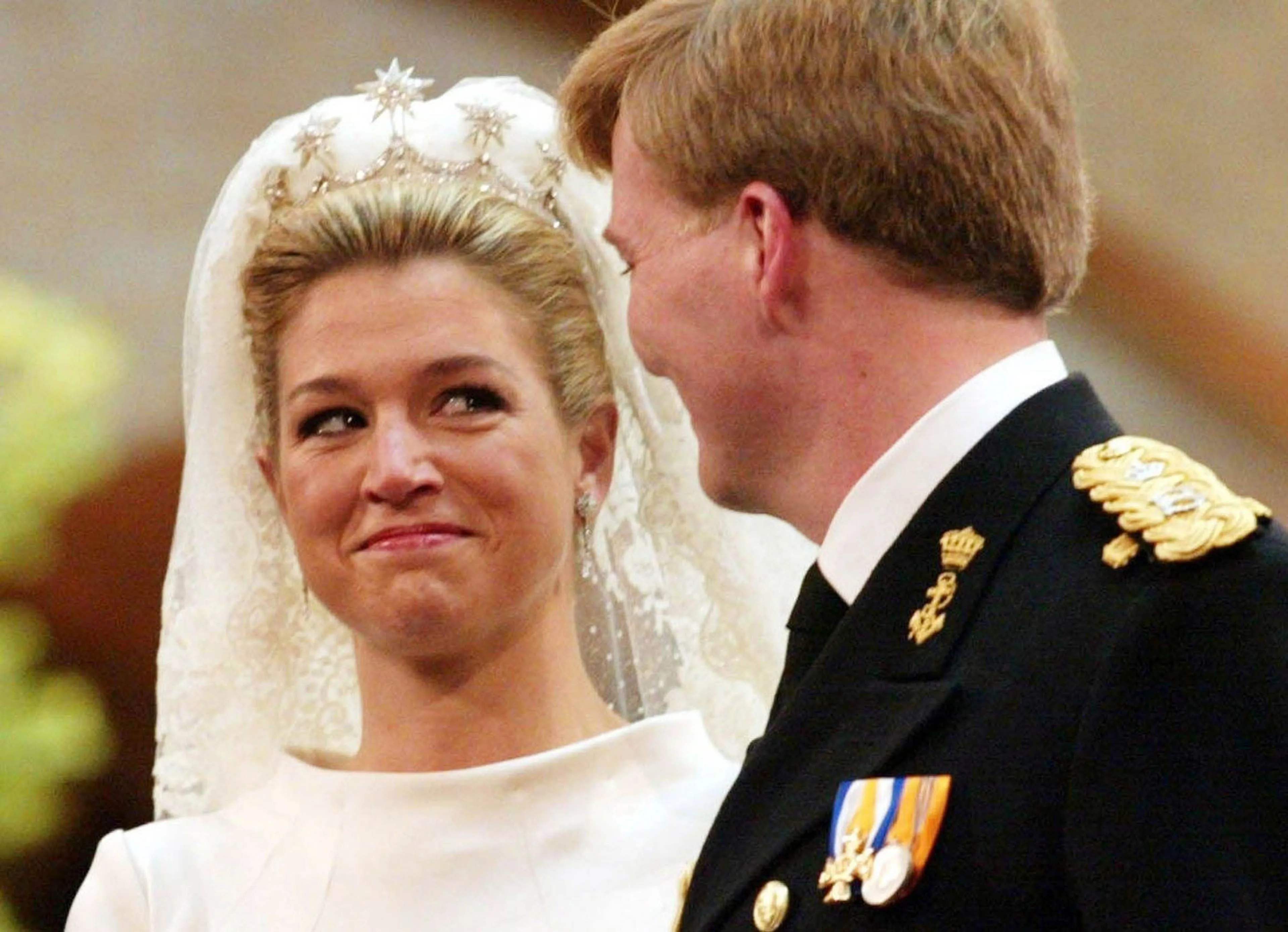 Op de bijzondere datum 02-02-2002 geeft Máxima het jawoord (2002).
