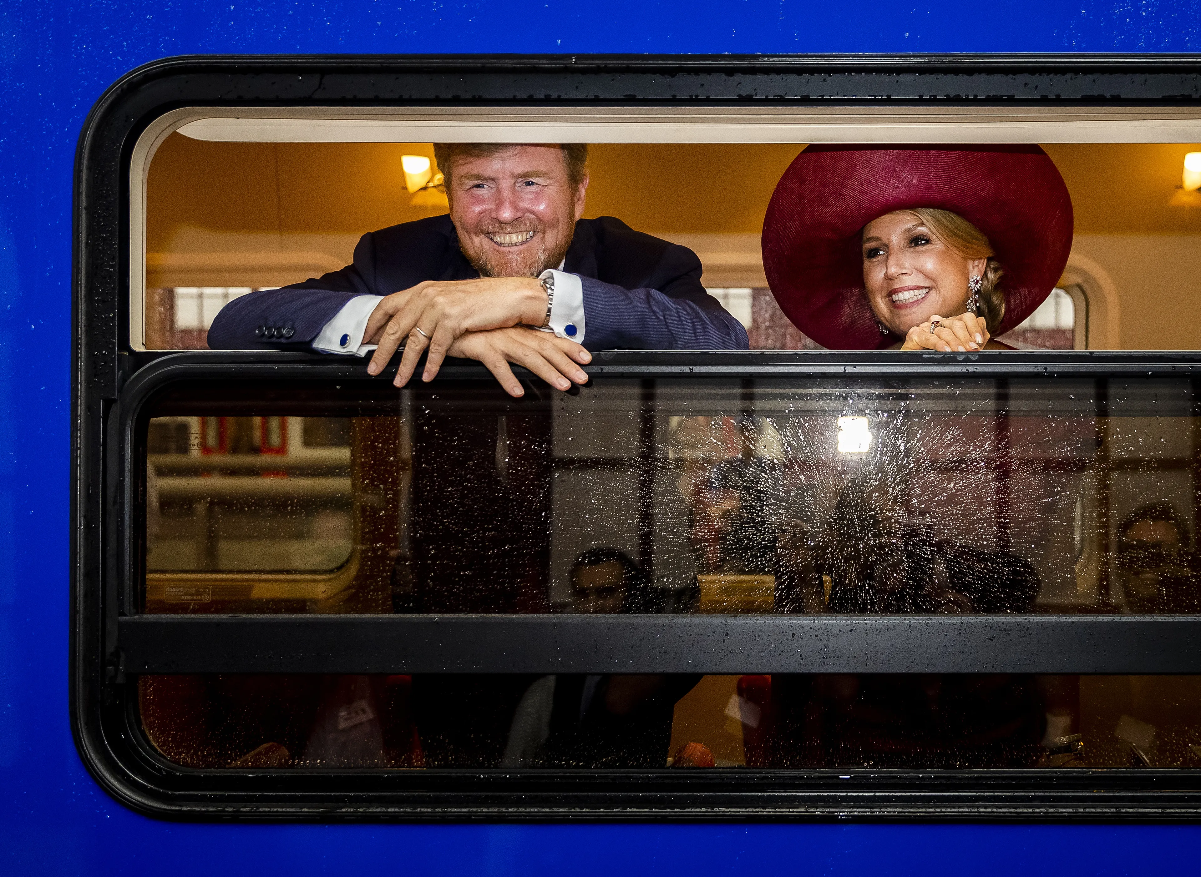 Met de koninklijke trein vertrekken koning Willem-Alexander en koningin Máxima uit Antwerpen na afloop van het staatsbezoek aan België (2023).