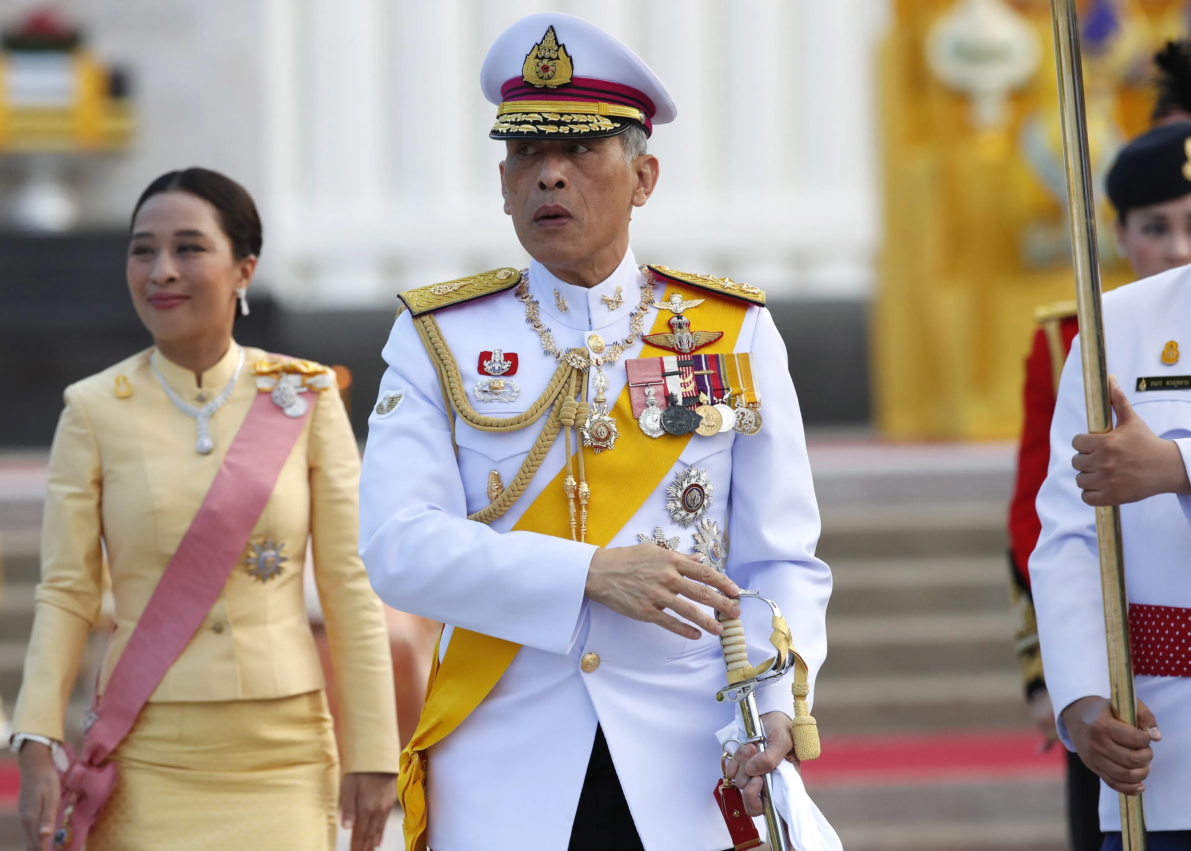 Koning Rama X en zijn dochter prinses Bha.