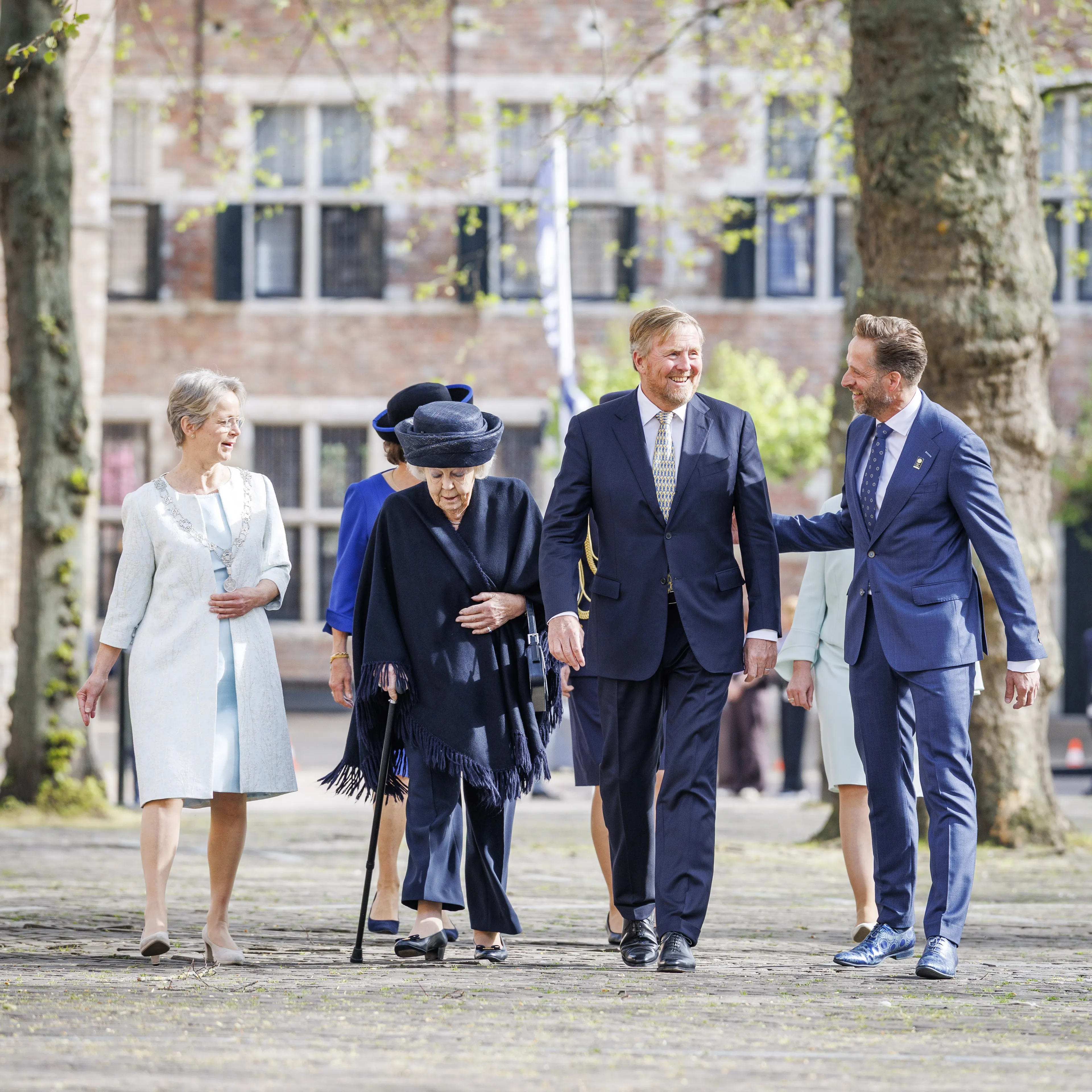 Ze worden ontvangen door de burgemeester van Middelburg en commissaris van de Koning van Zeeland.