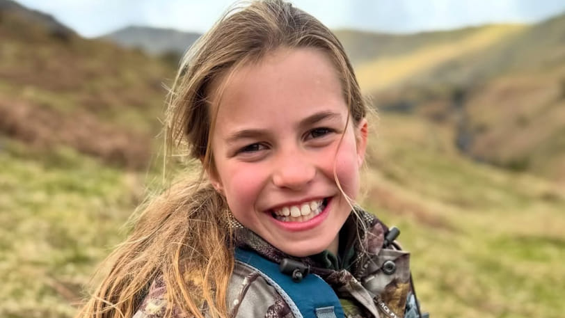 Zien: nieuwe stoere foto van jarige prinses Charlotte