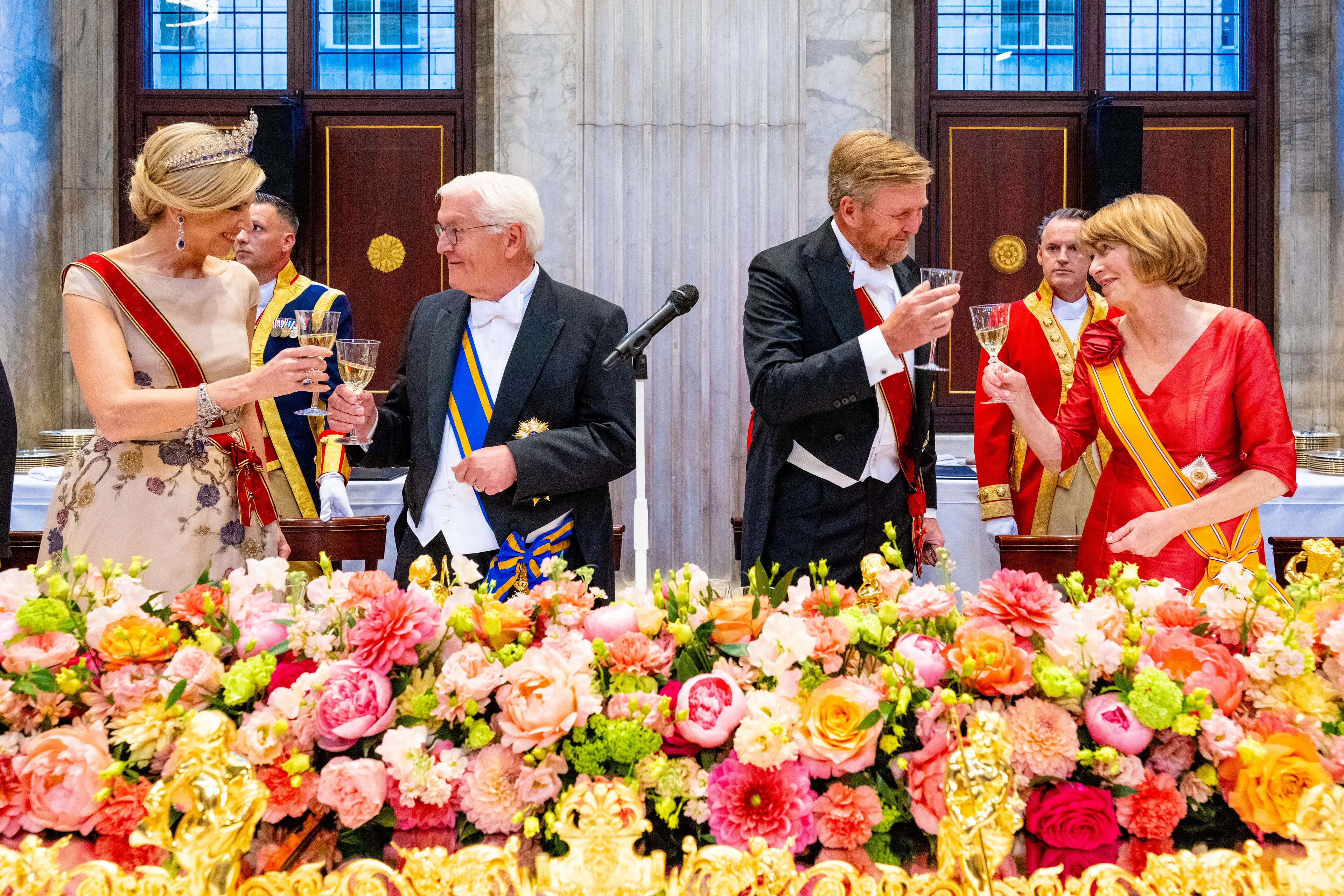 Koningspaar ontvangt 'goede vriend Duitsland' tijdens staatsbezoek