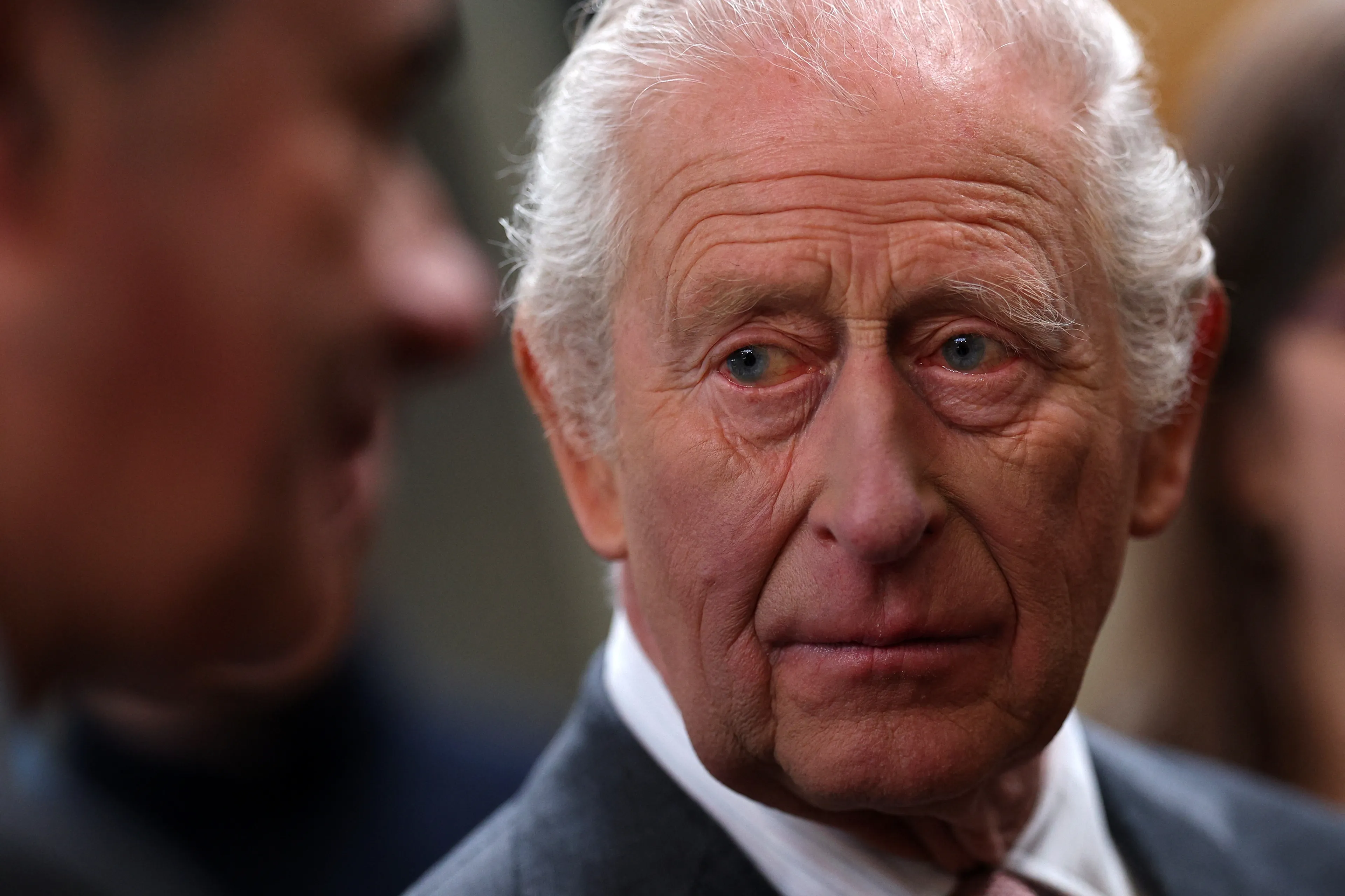 Koning Charles en koningin Camilla bij Maundy Thursday Service in Noord-Wales