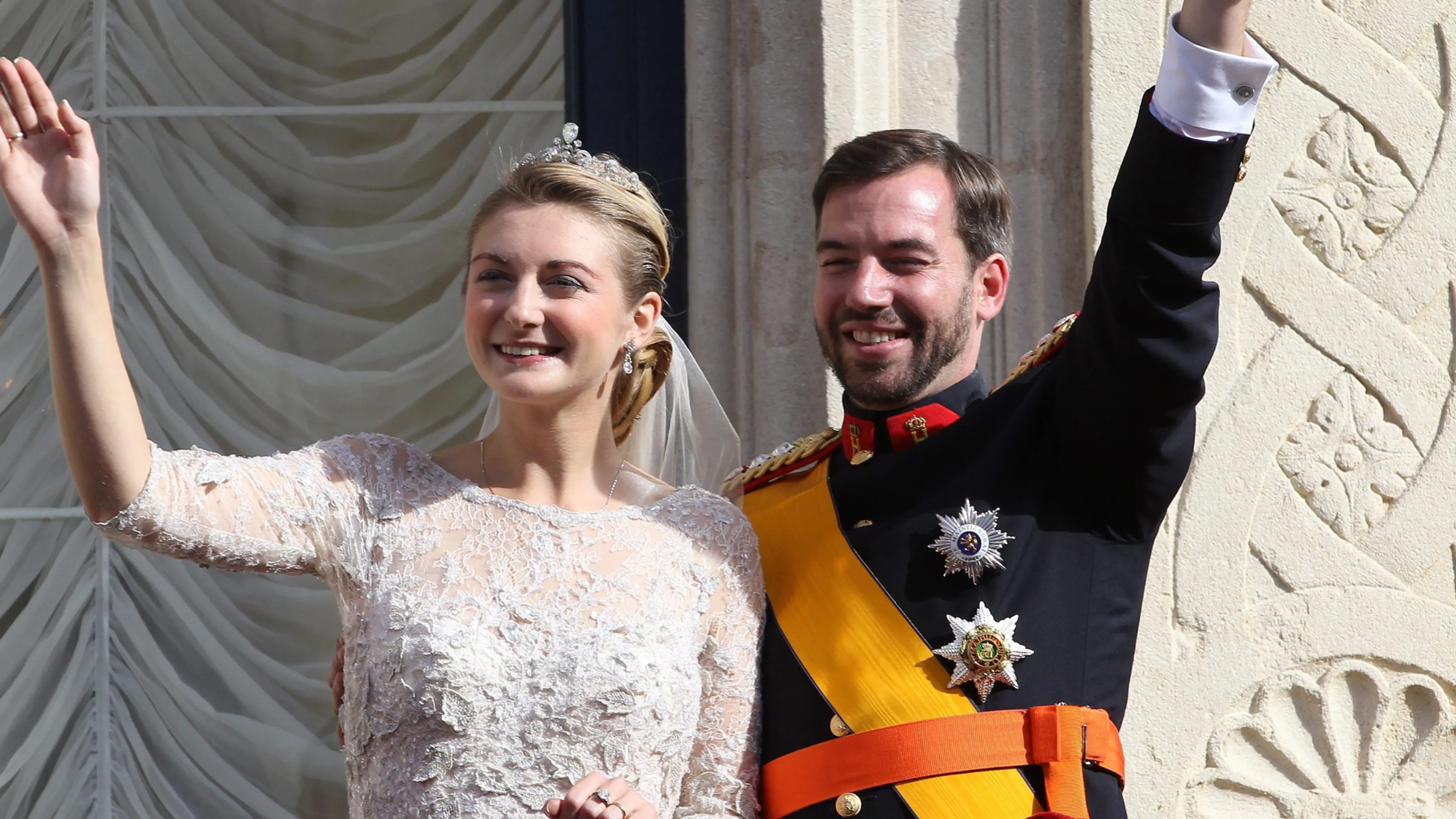 Van 'prince charming' naar echtgenoot: het huwelijk van Guillaume en Stéphanie