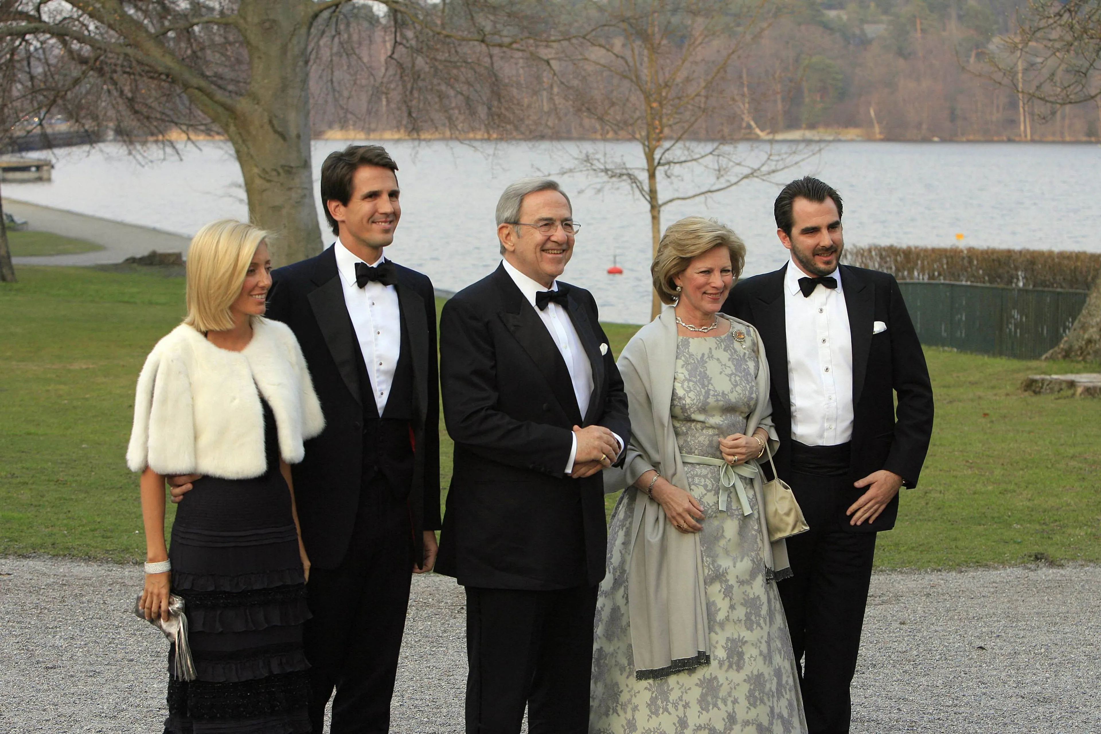 De Griekse koninklijke familie: kroonprinses Marie-Chantal, kroonprins Pavlos, koning Constantijn, koningin Anne-Marie en prins Nikolaos (2006).