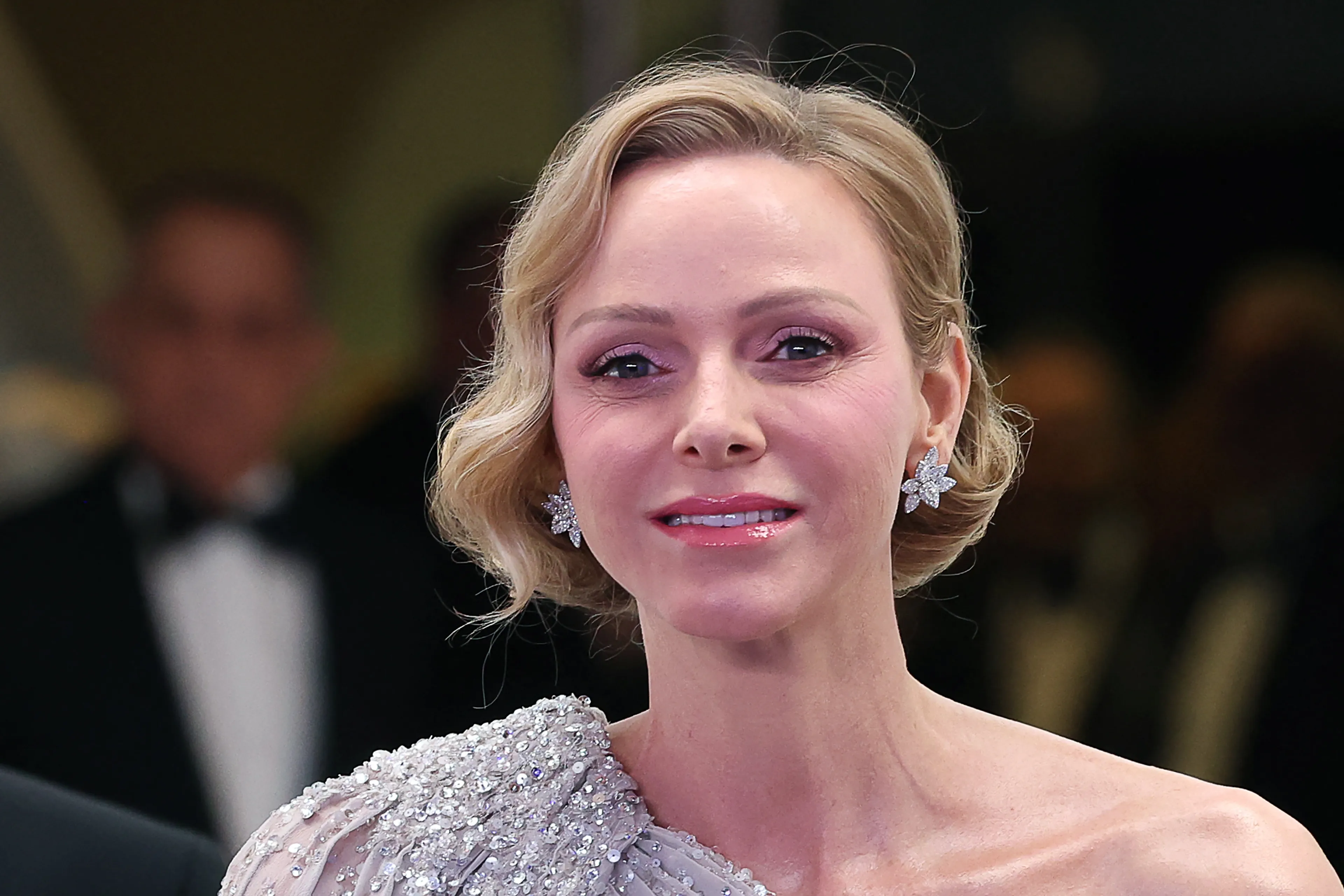 Glitter en glamour in Monaco: prinses Charlène draagt nieuwe galajurk bij Bal de la Rose