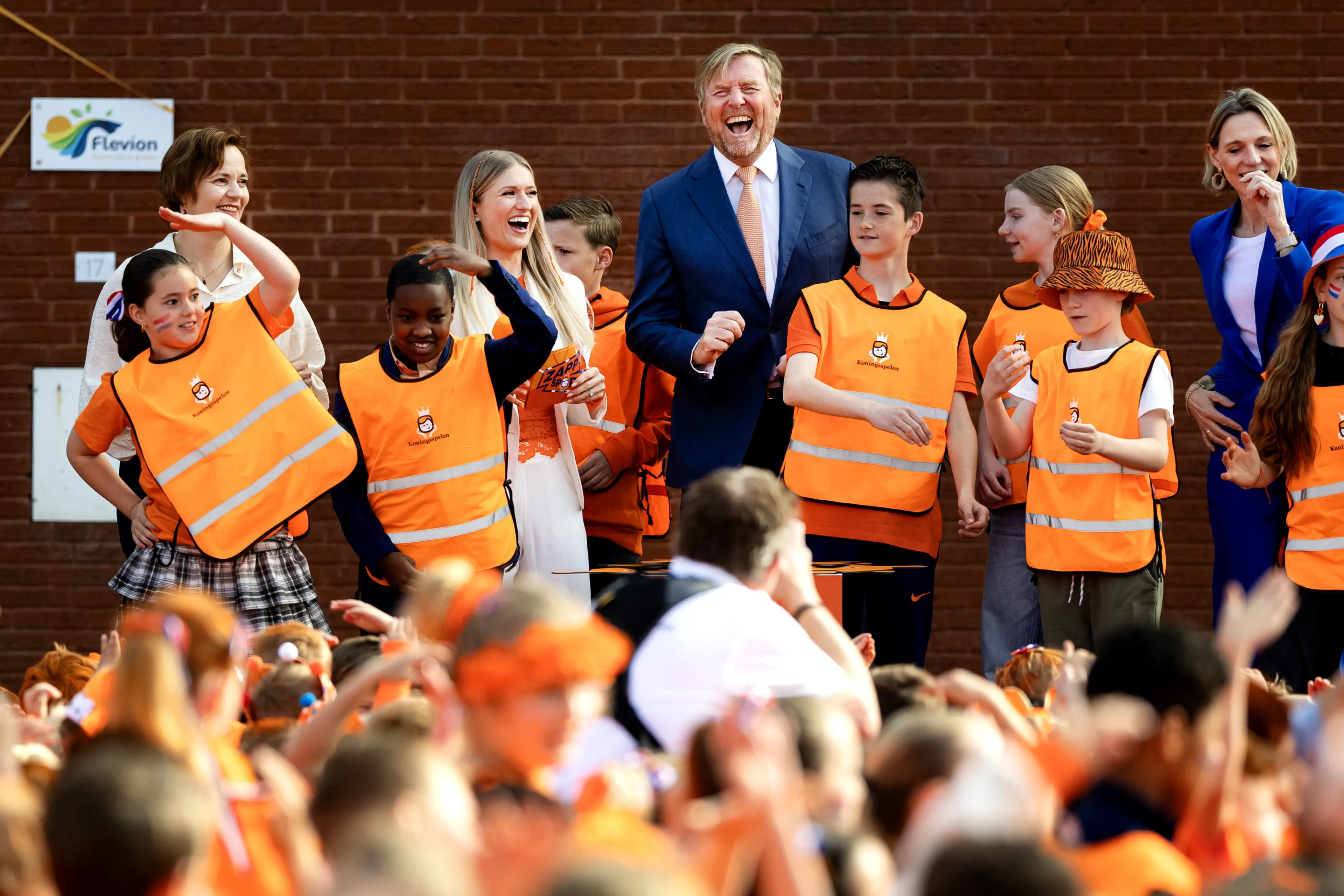 Koning Willem-Alexander geeft het startschot van deze editie van de Koningsspelen.