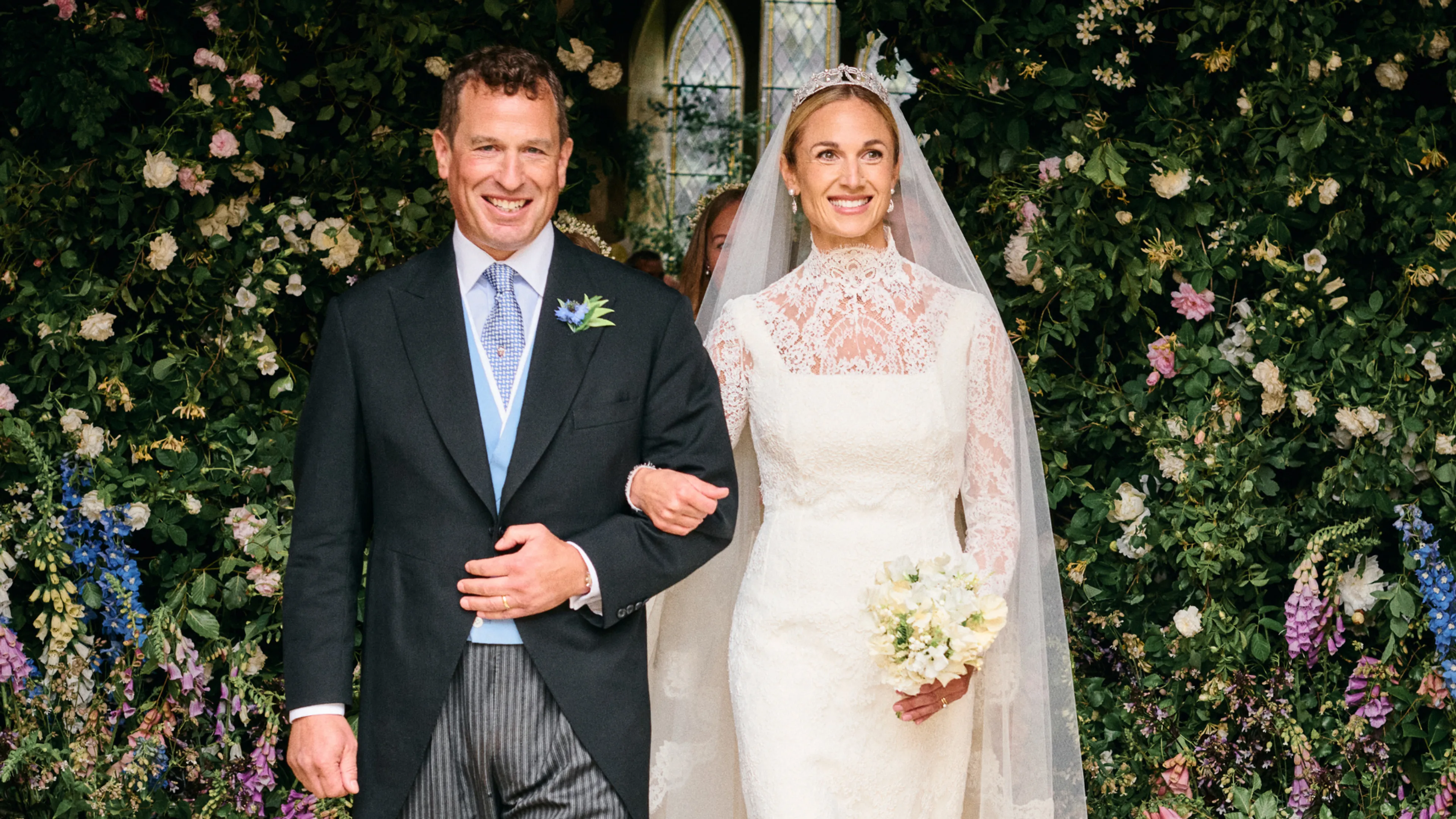 Harriet Phillips brak op haar bruiloft met de traditie met dit huwelijksdiadeem