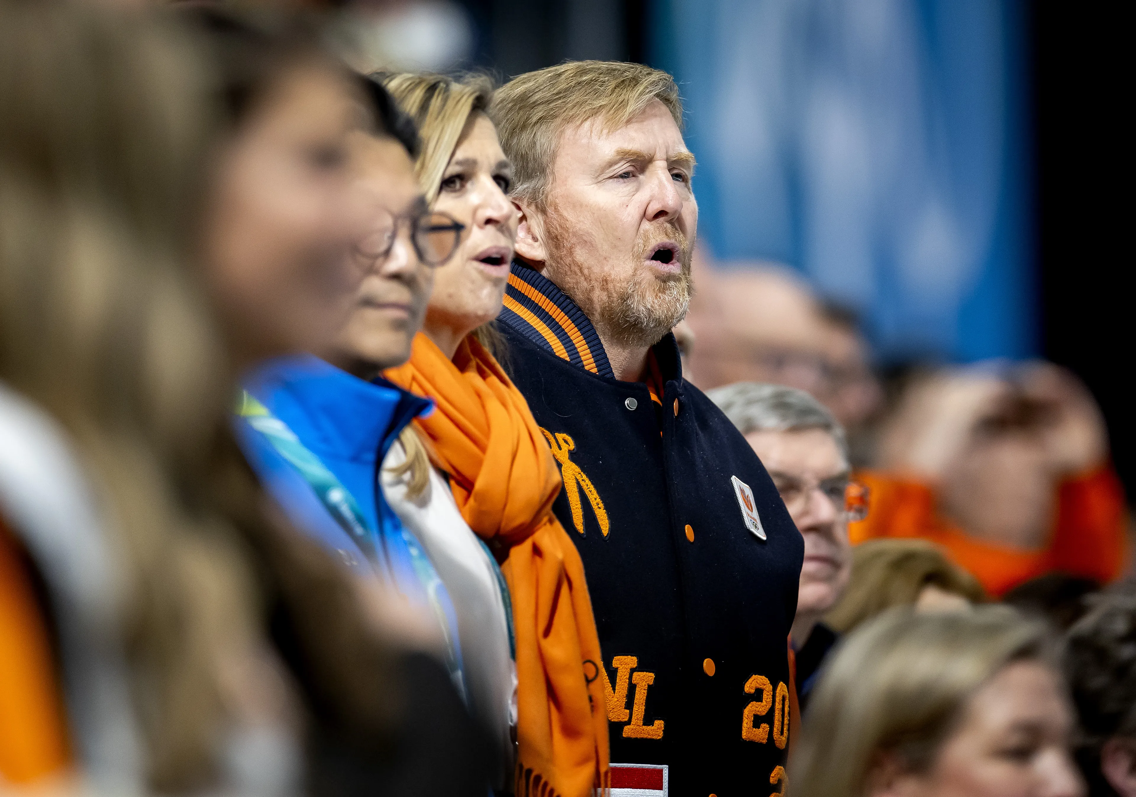 Het volkslied wordt uit volle borst meegezongen.