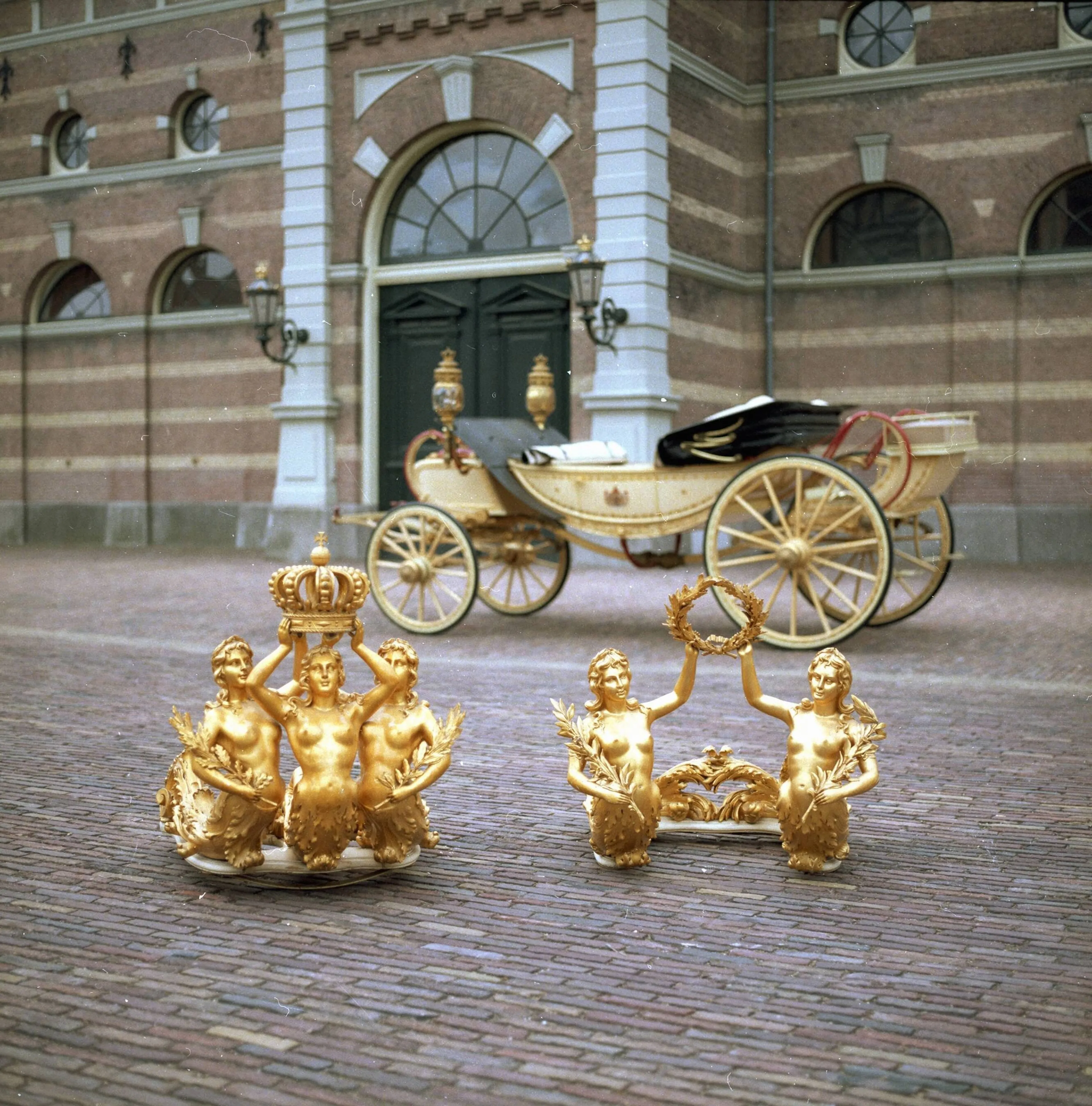 De gratiën van de Crème Calèche.