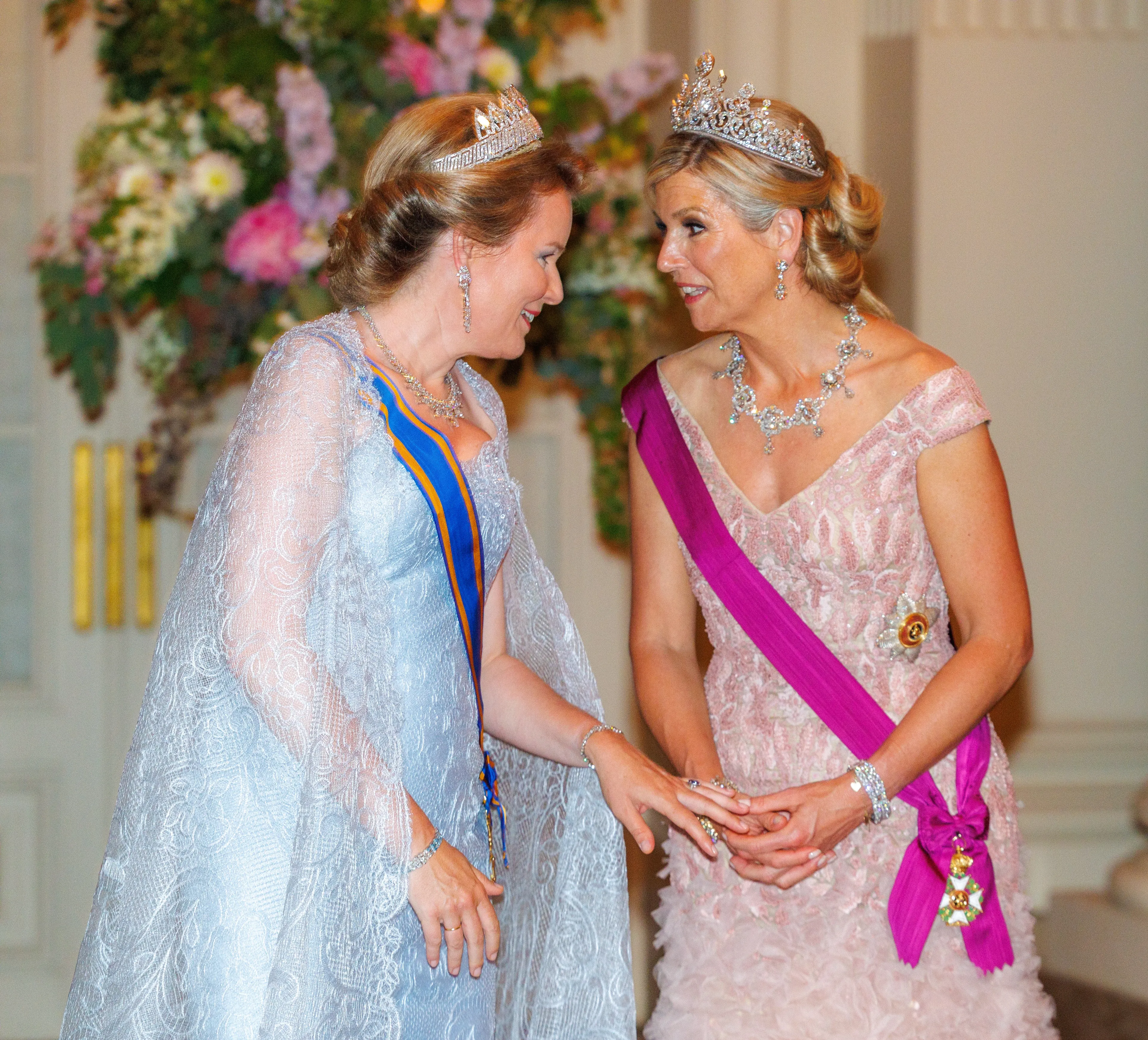 Koningin Máxima en koningin Mathilde.