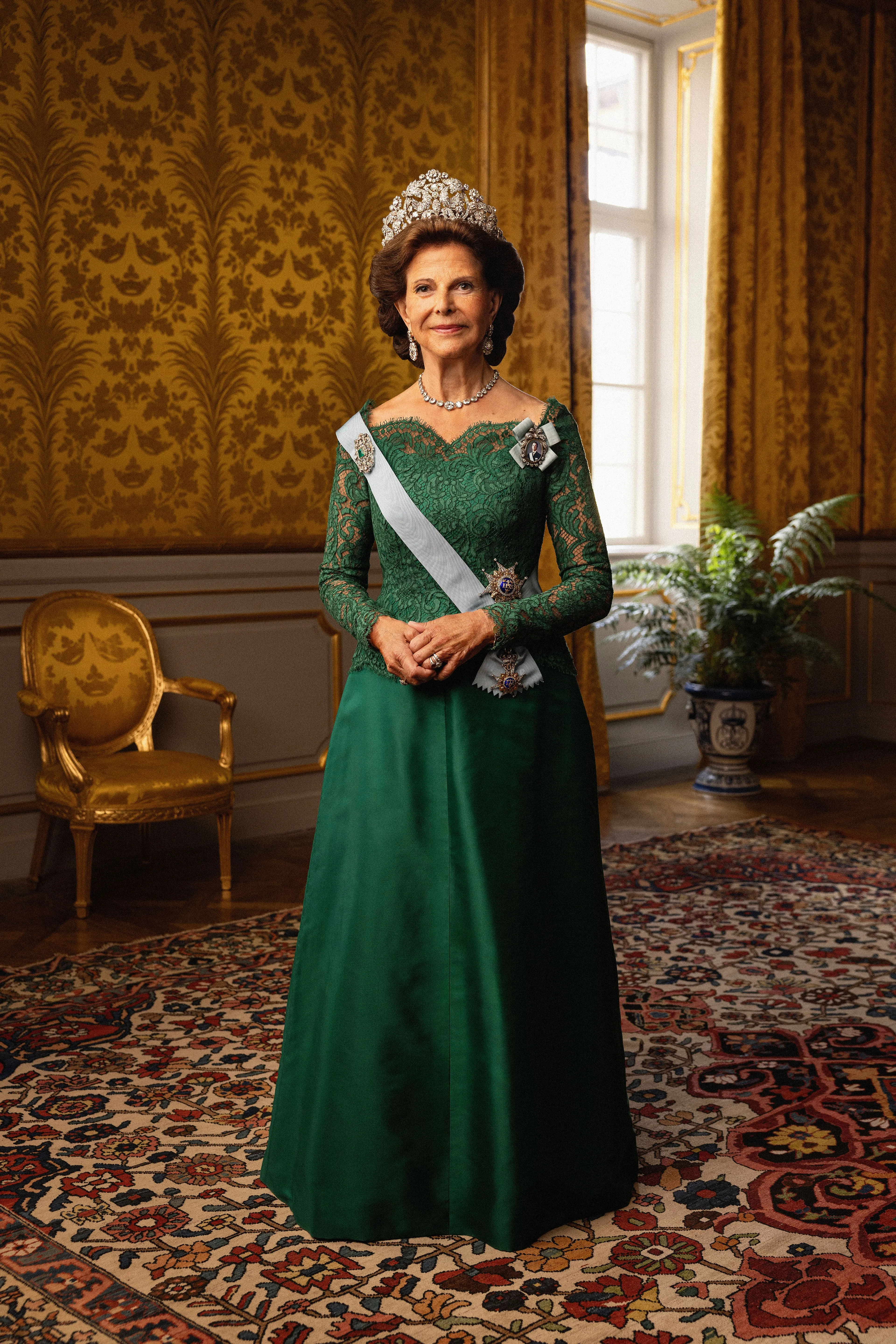 Koningin Silvia op het officiële galaportret (2026).