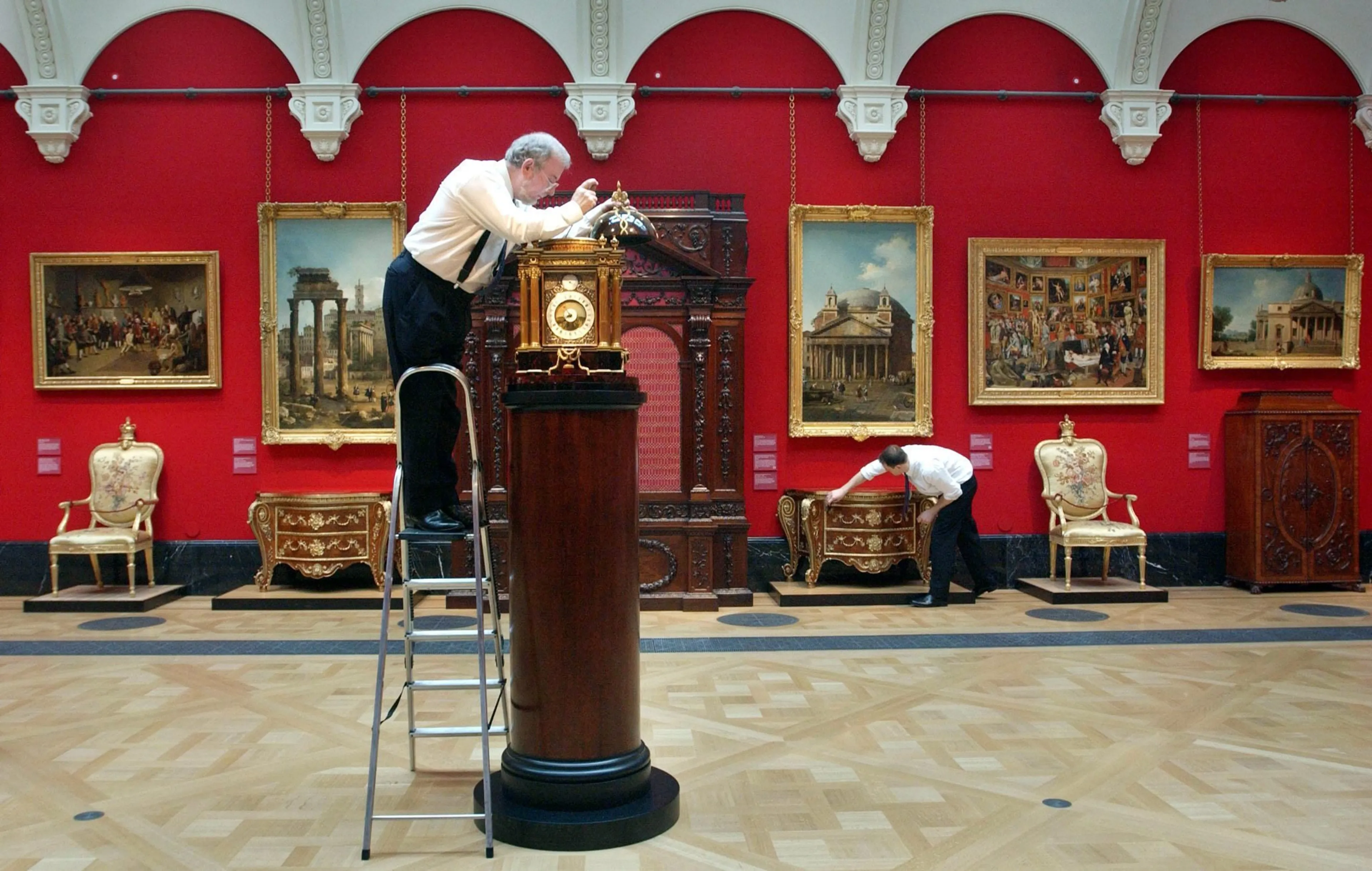 Koningin Elizabeths klokkenmaker Robert Ball (2004).