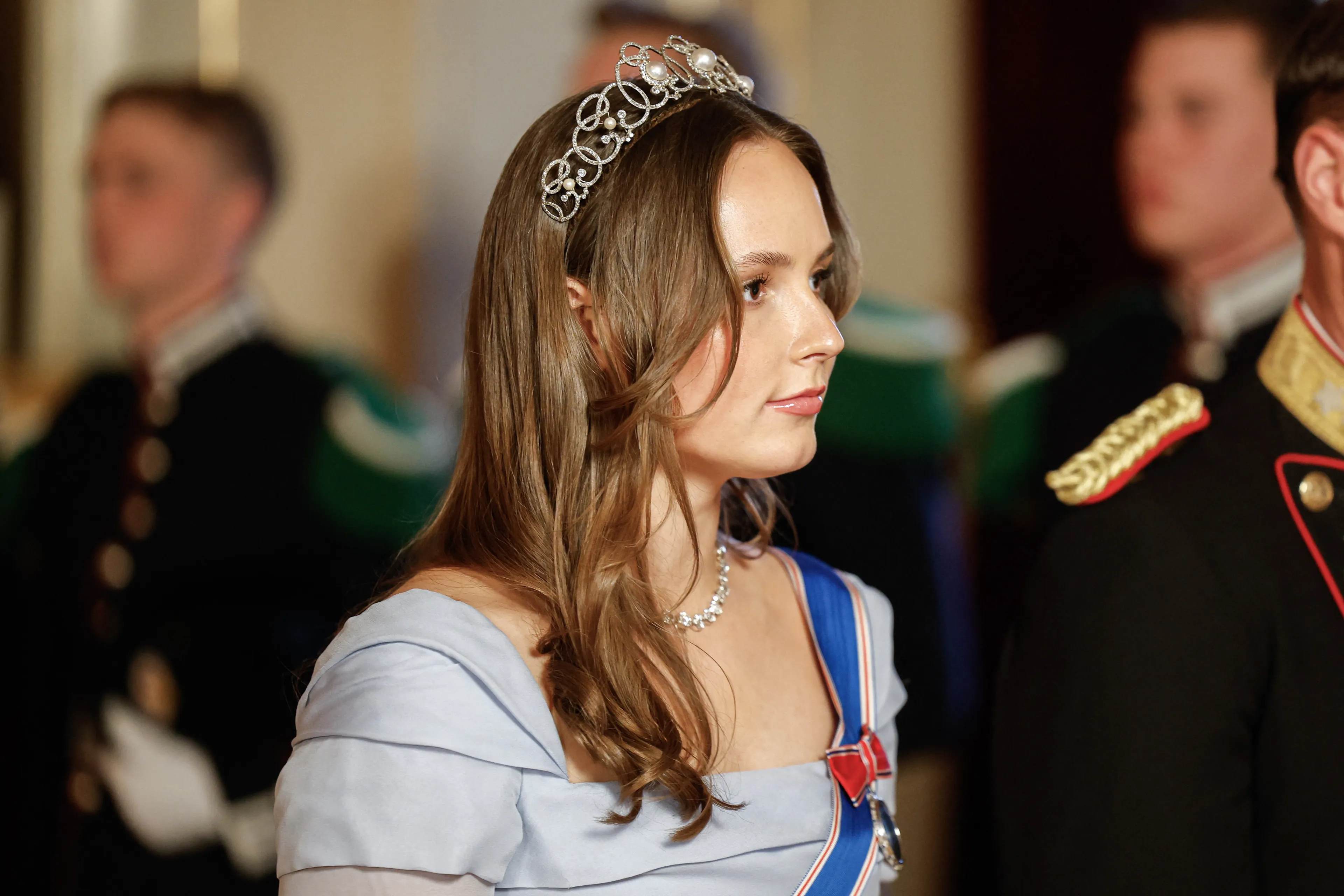 Ingrid Alexandra in de ijsblauwe galajurk van haar moeder.