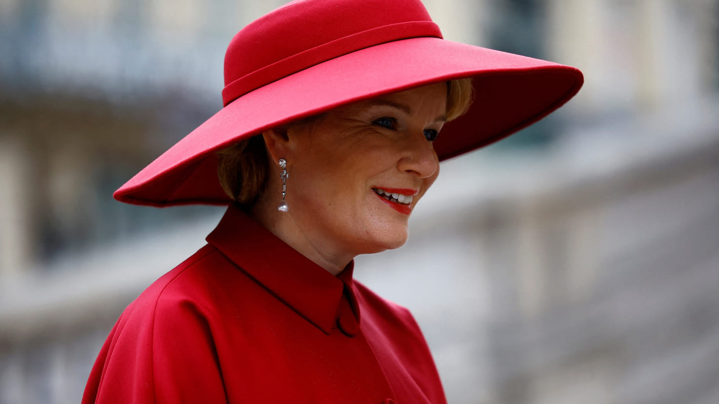 Alle kleuren van de regenboog: de hoeden van koningin Mathilde