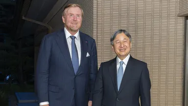 Koning Willem-Alexander ontmoet keizer Naruhito op het Keizerlijke Paleis