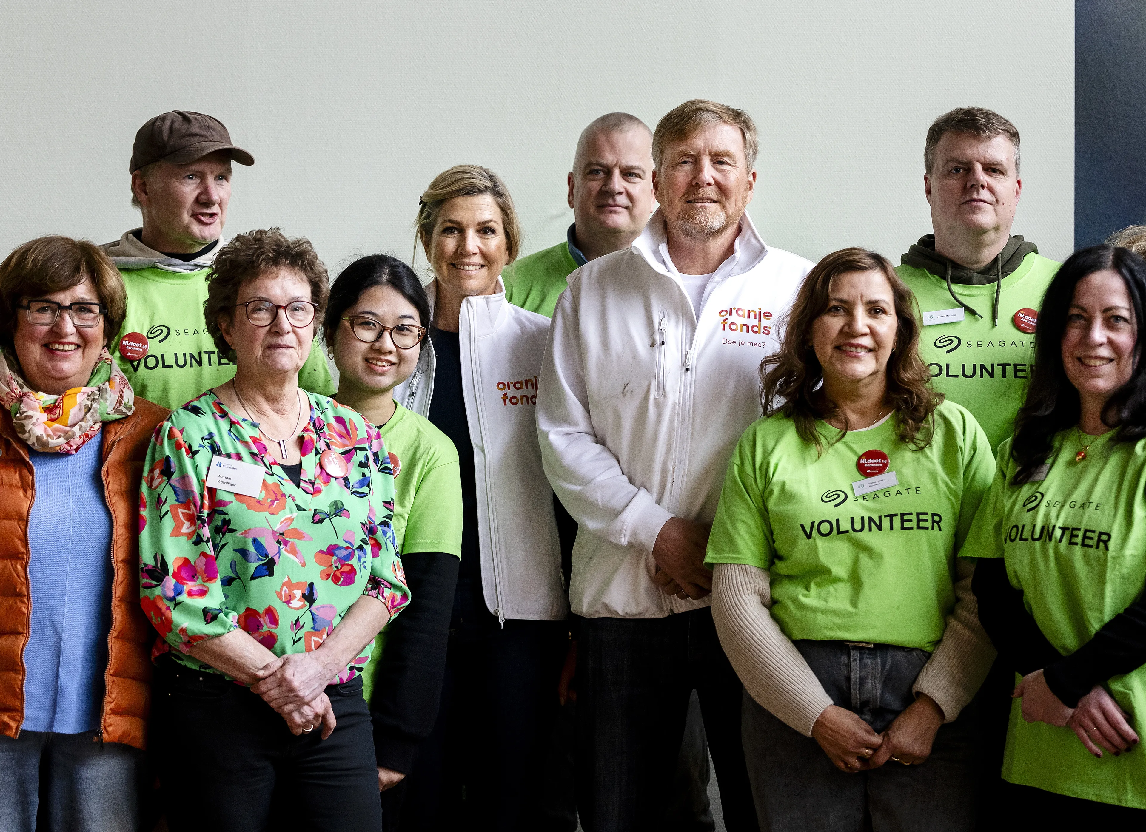Koning Willem-Alexander en koningin Máxima zijn allebei casual gekleed.