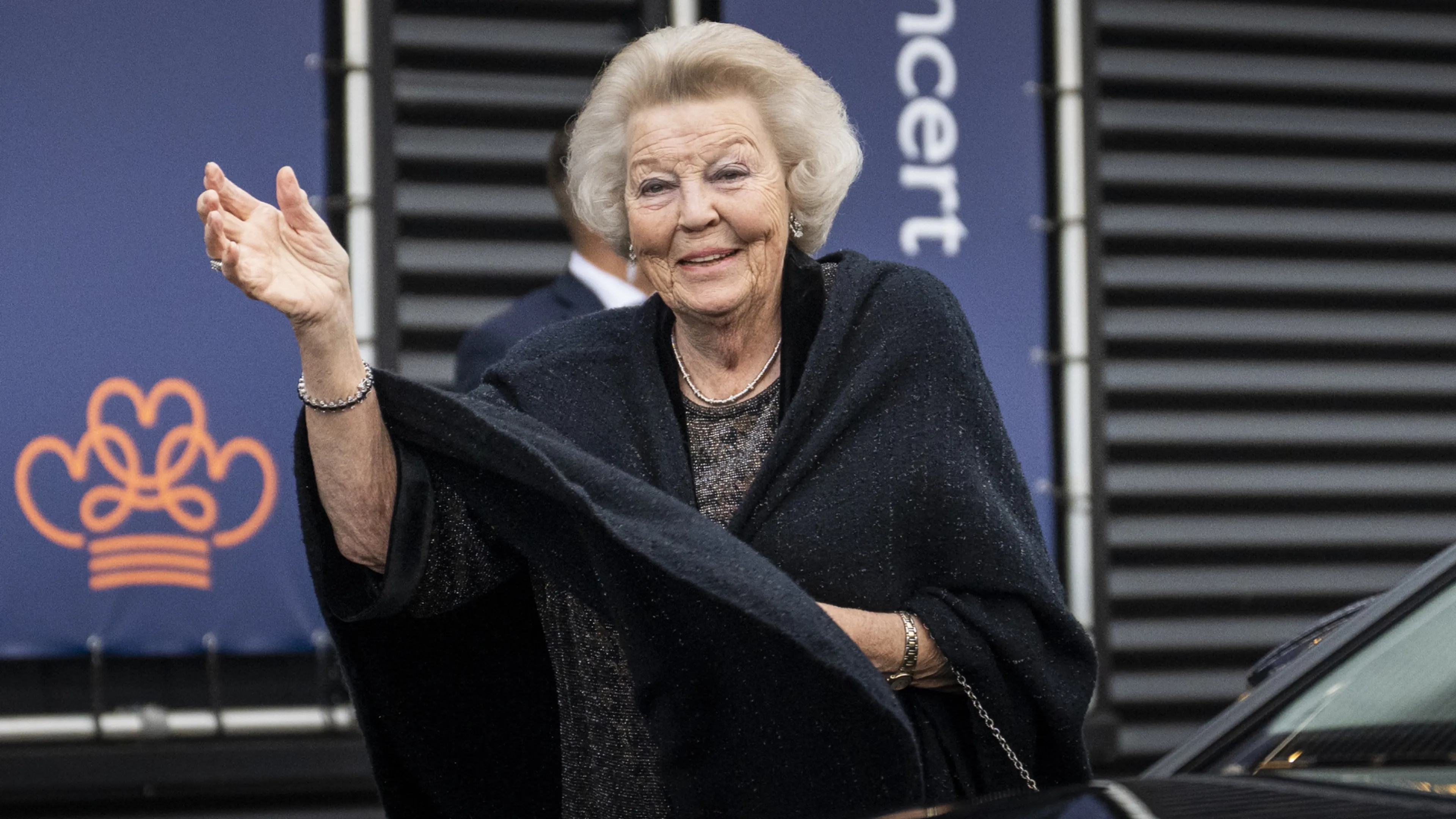 Prinses Beatrix onthult wiegje uit haar babytijd