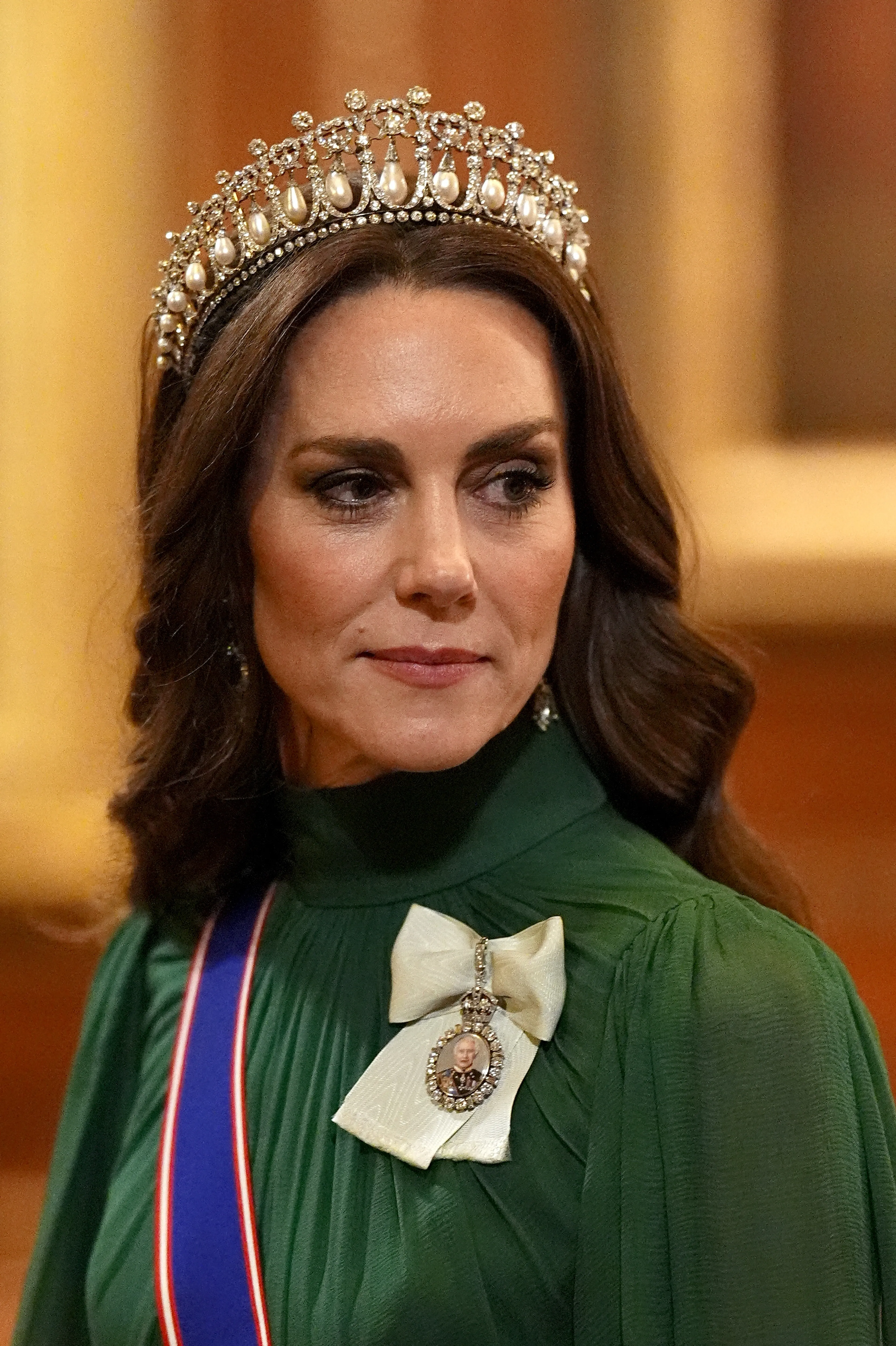 Catherine draagt de Lover's Knot Tiara.