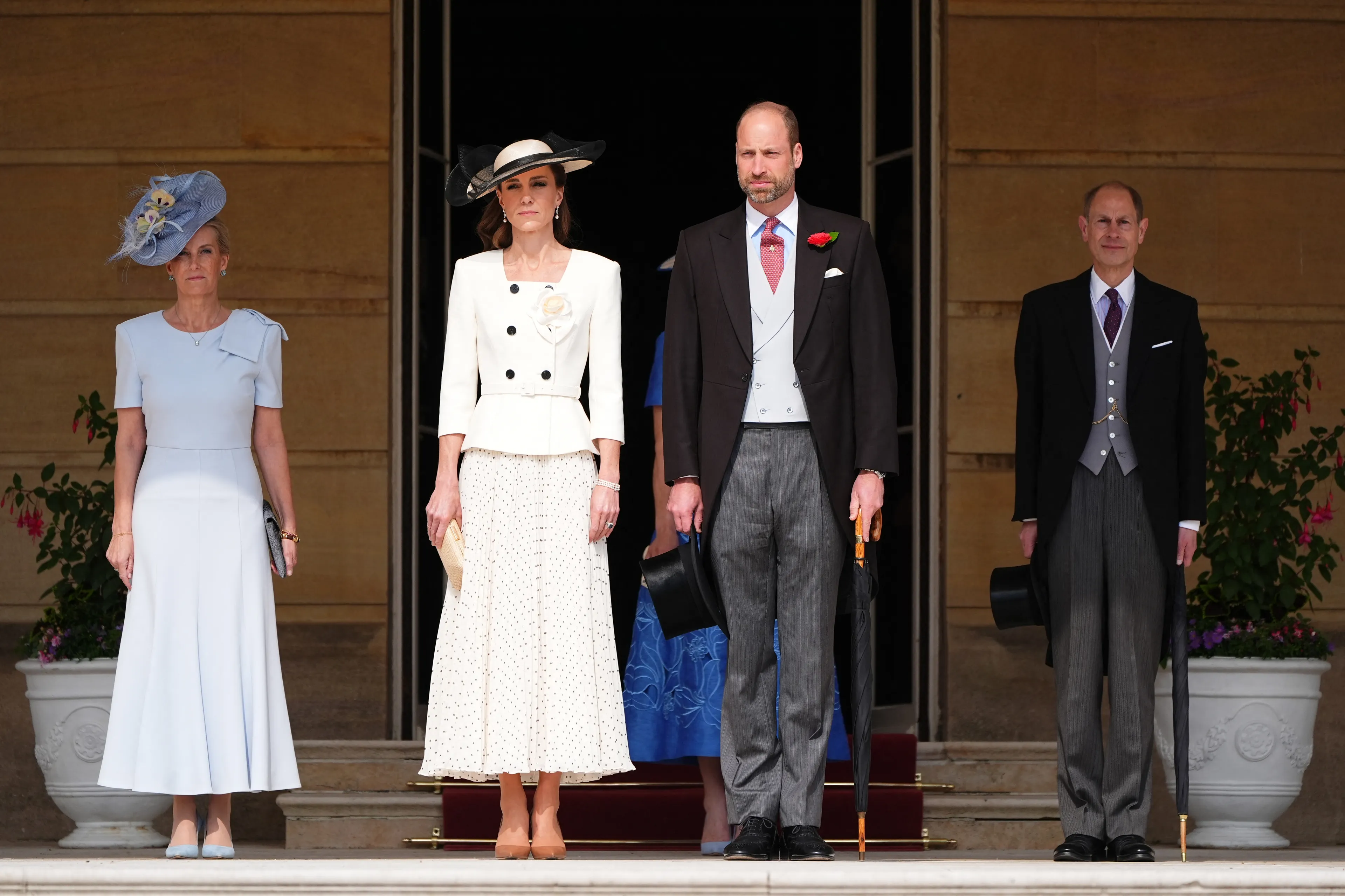 Prins William, Catherine, de prinses van Wales met achter hen de hertog en hertogin van Edinburgh.