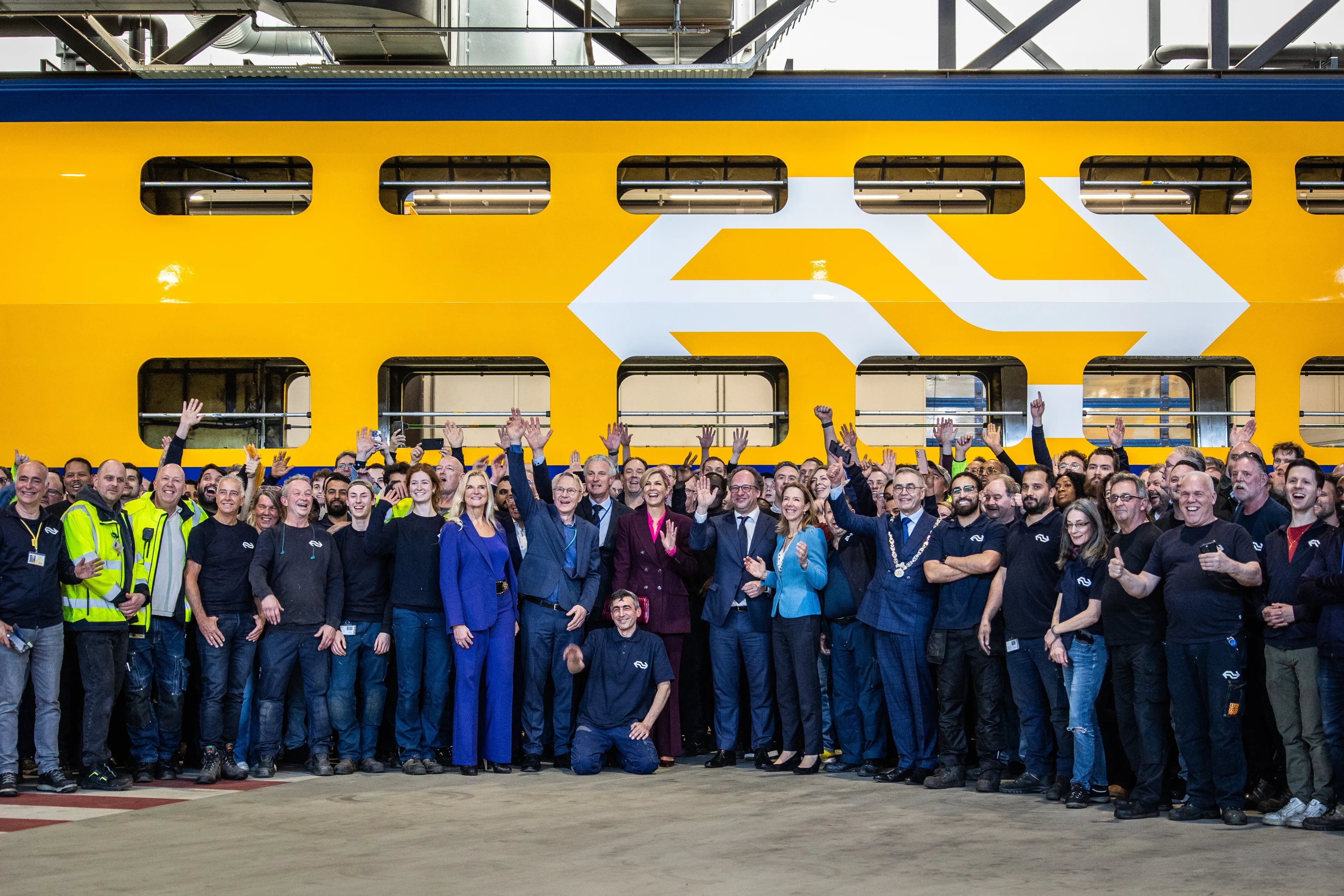 Ook een groepsfoto met de medewerkers van de werkplaats in Haarlem.