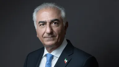Wie is Reza Pahlavi, de voormalige kroonprins van Iran?