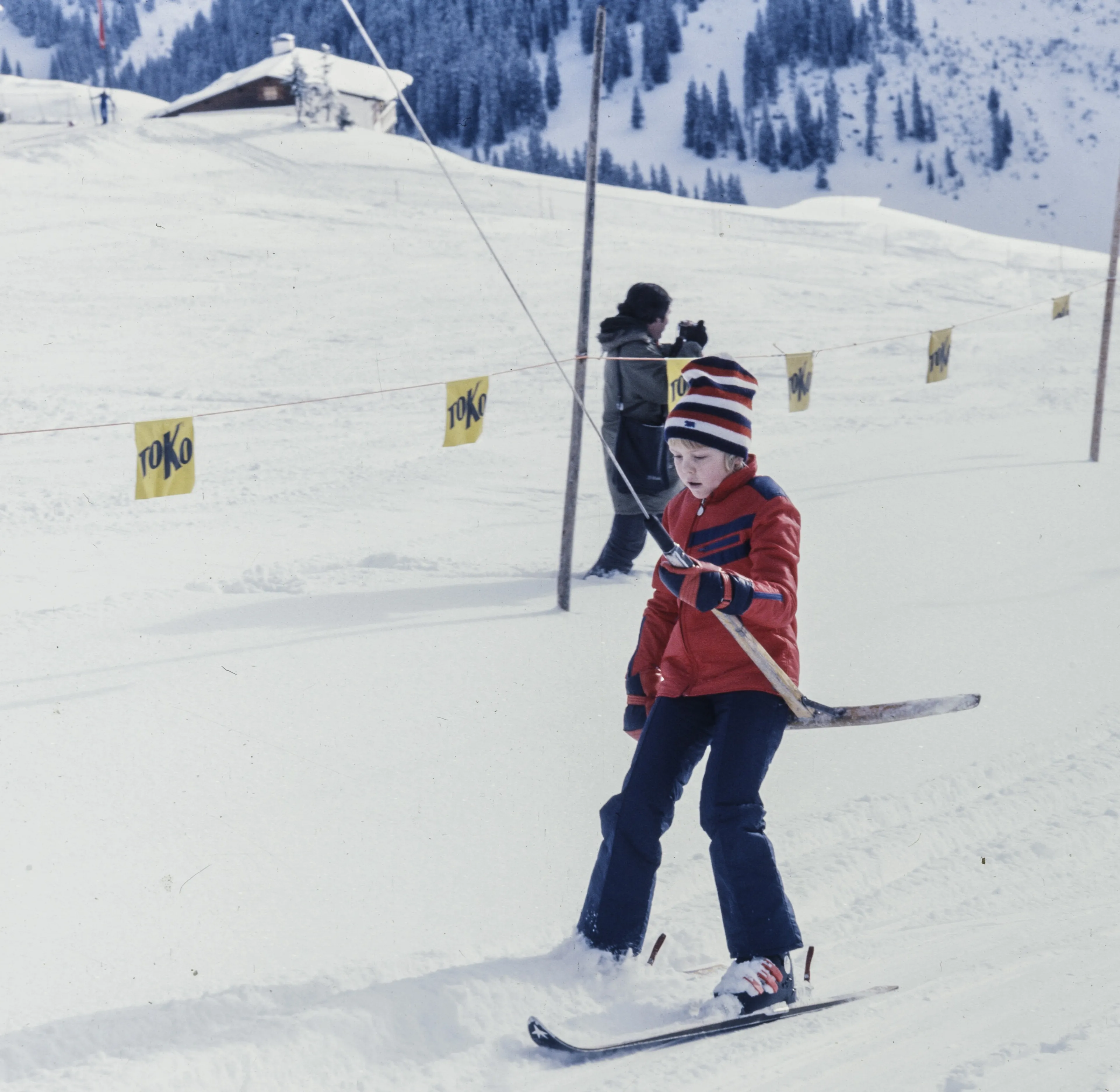 Jonge koning Willem-Alexander op de skilift (1977).