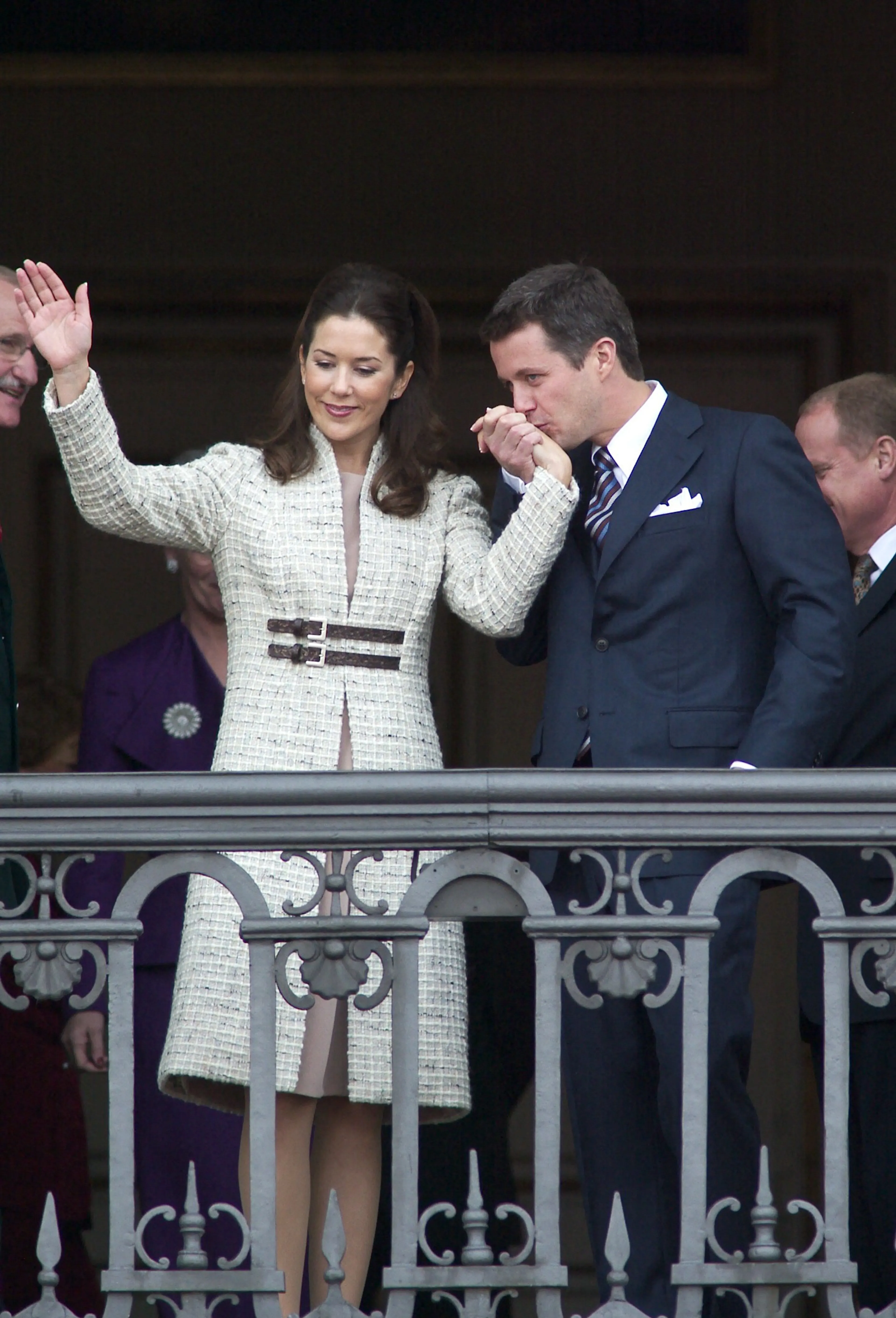 Op 8 oktober 2003 wordt de verloving officieel bekendgemaakt.