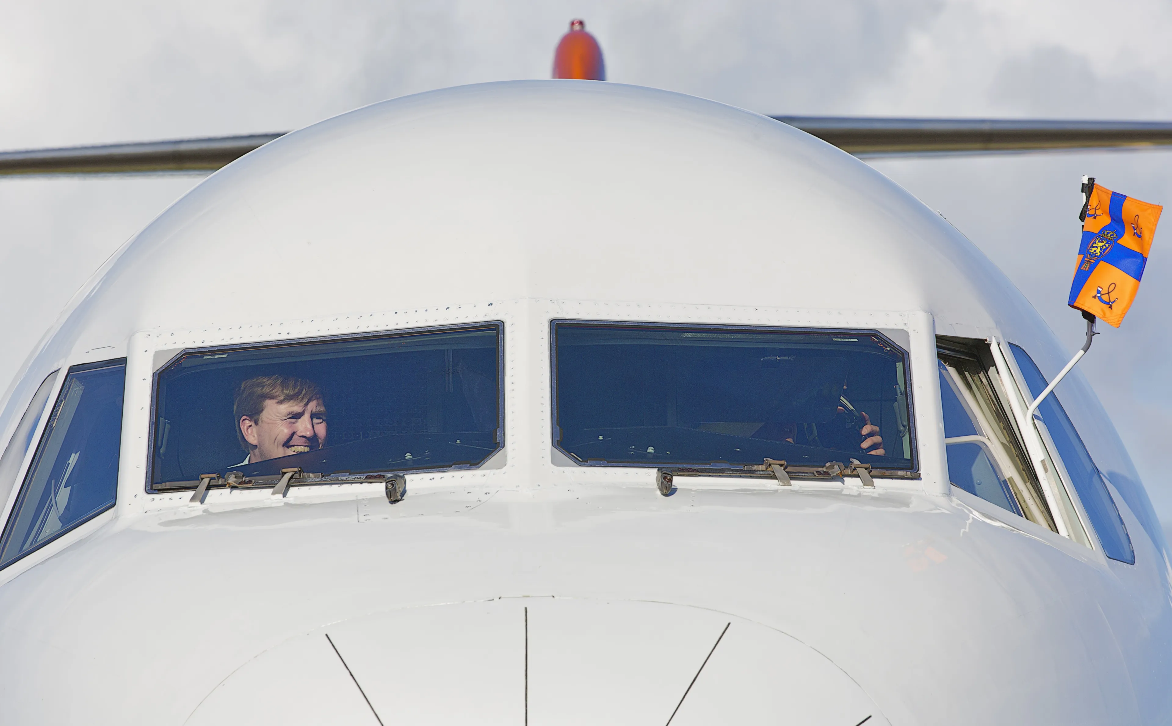 Koning Willem-Alexander in de cockpit (2013).
