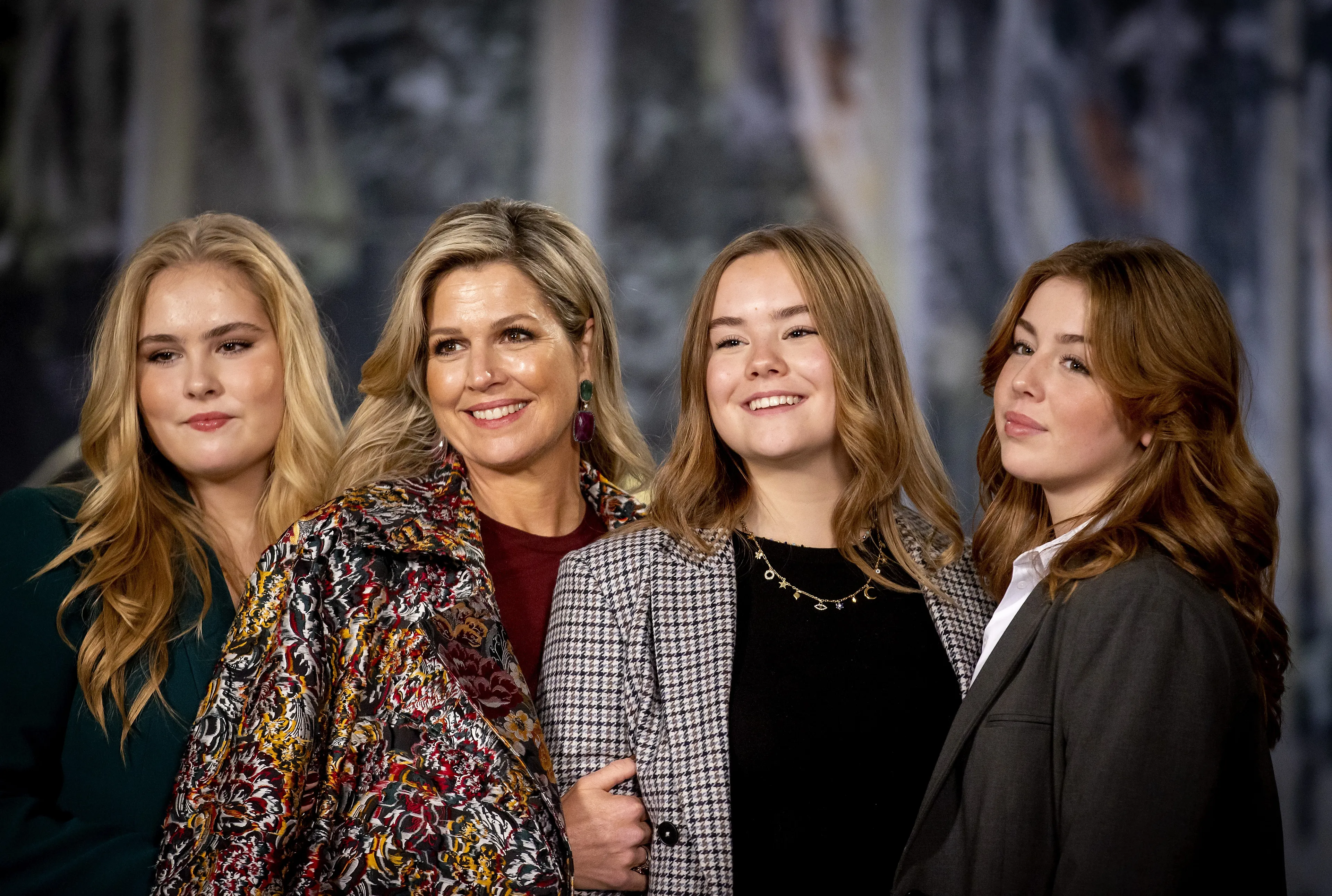 Koningin Máxima en haar dochters tijdens een fotosessie in 2021.