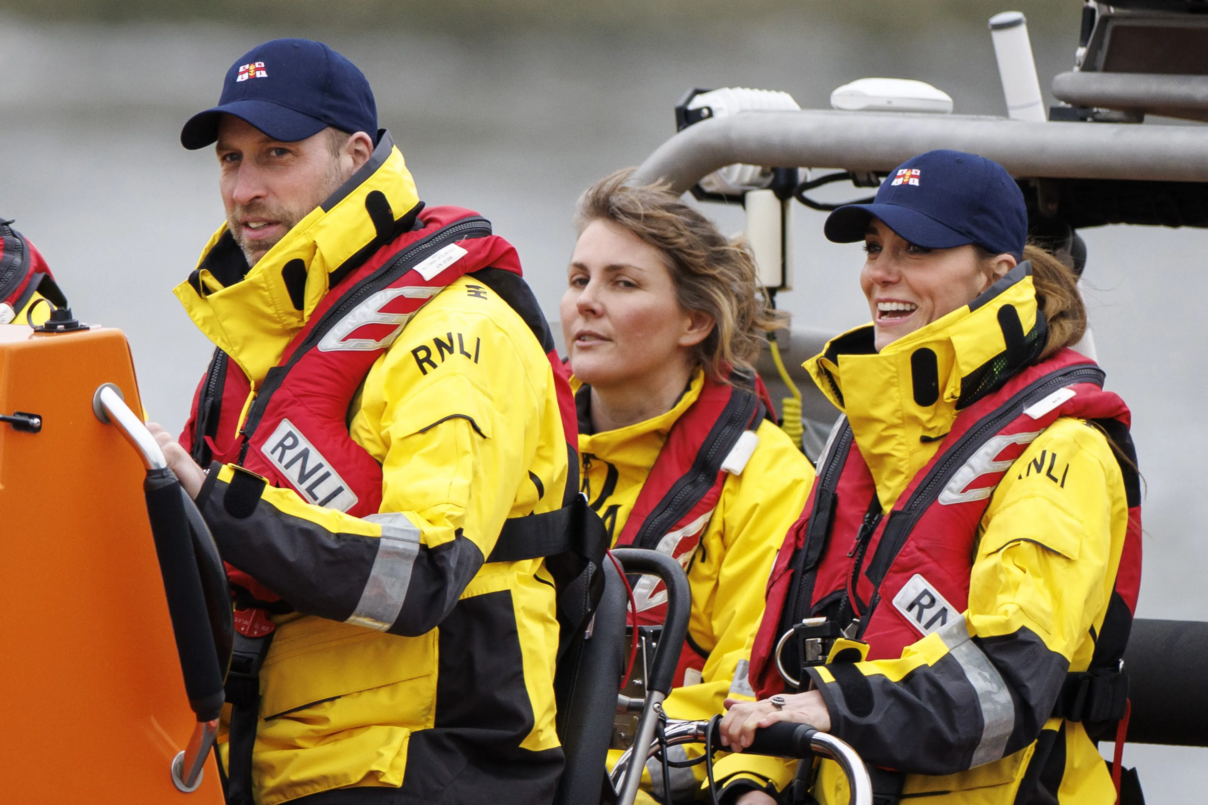 Ze varen over de Theems.