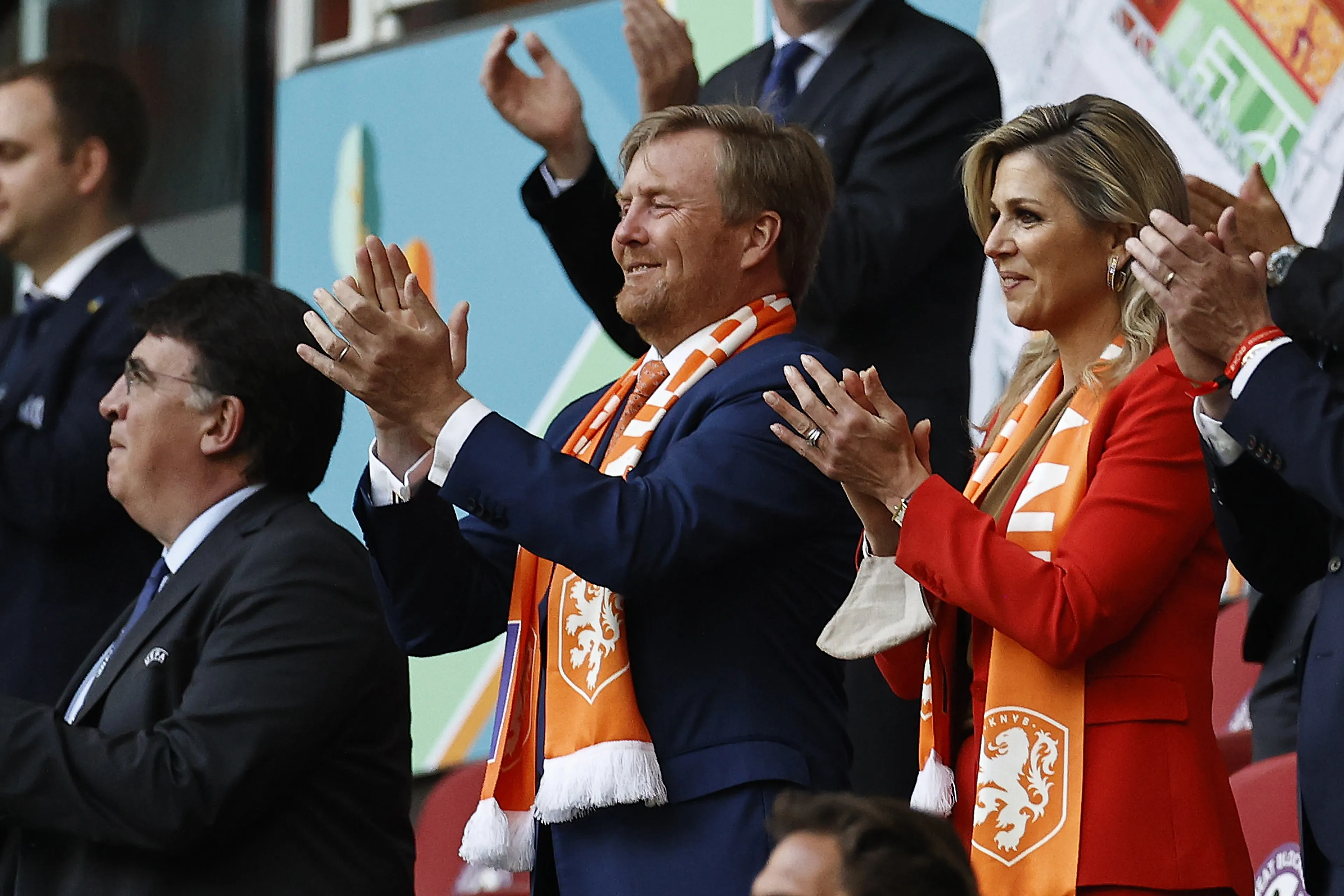 Het koningspaar applaudisseerde voor het Nederlands elftal (2020).