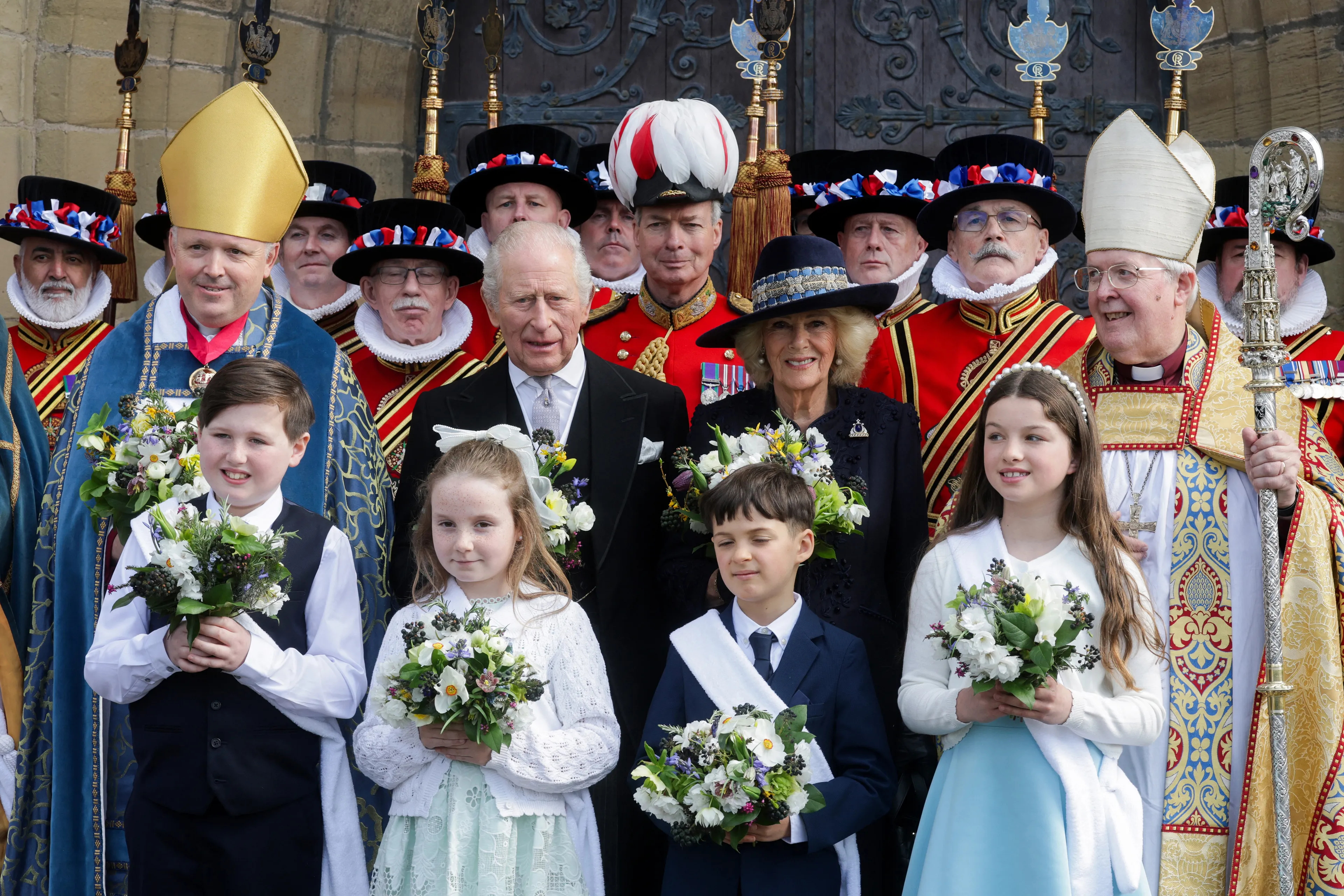 Koning Charles en koningin Camilla bij Maundy Thursday Service in Noord-Wales