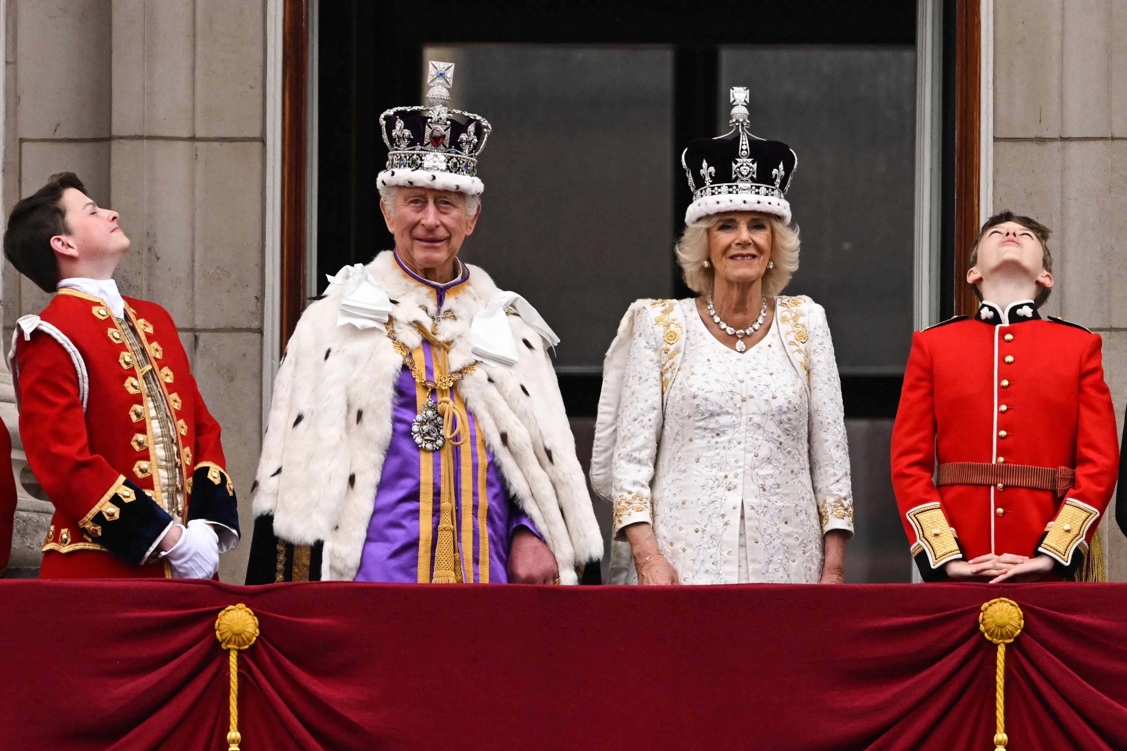 Drie jaar koning Charles: traditie voorop en kleinere familie