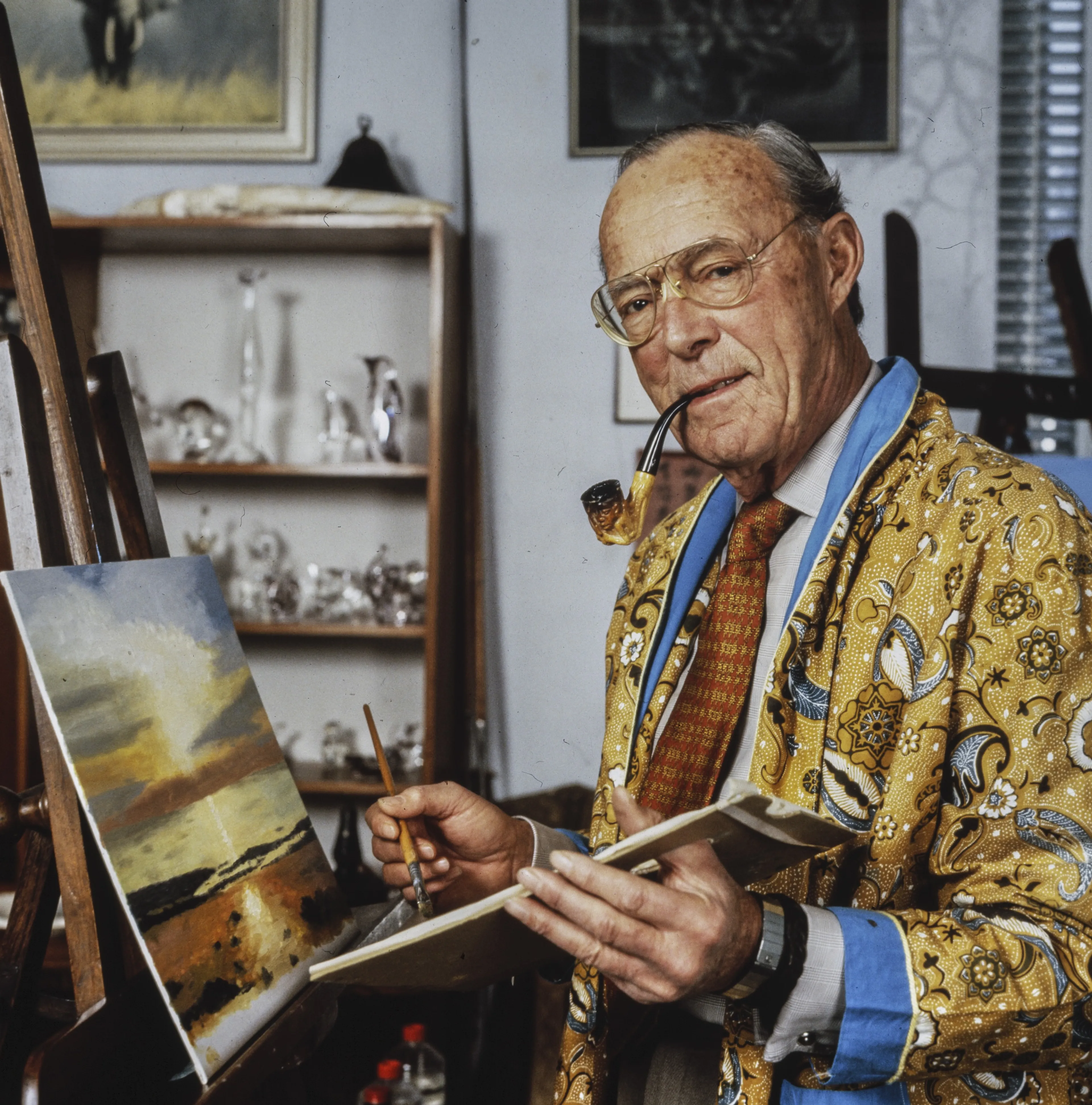 1 januari 1985. Prins Bernhard in zijn werkkamer op paleis Soestdijk aan het schilderen.