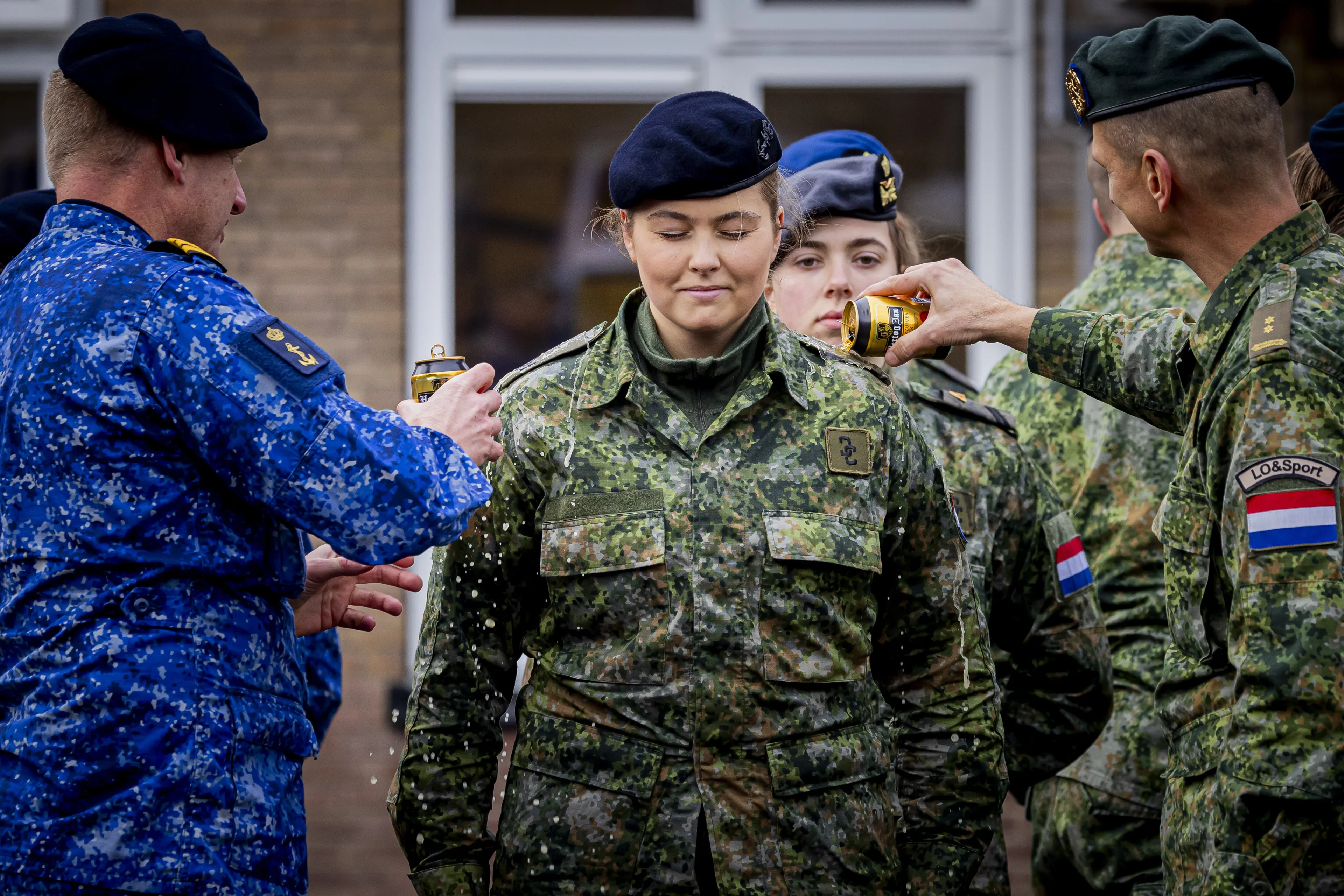 Met een bierdouche is de afronding officieel