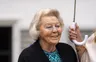 Prinses Beatrix ontvangt wandelaars Het Oranjepad op Paleis Soestdijk
