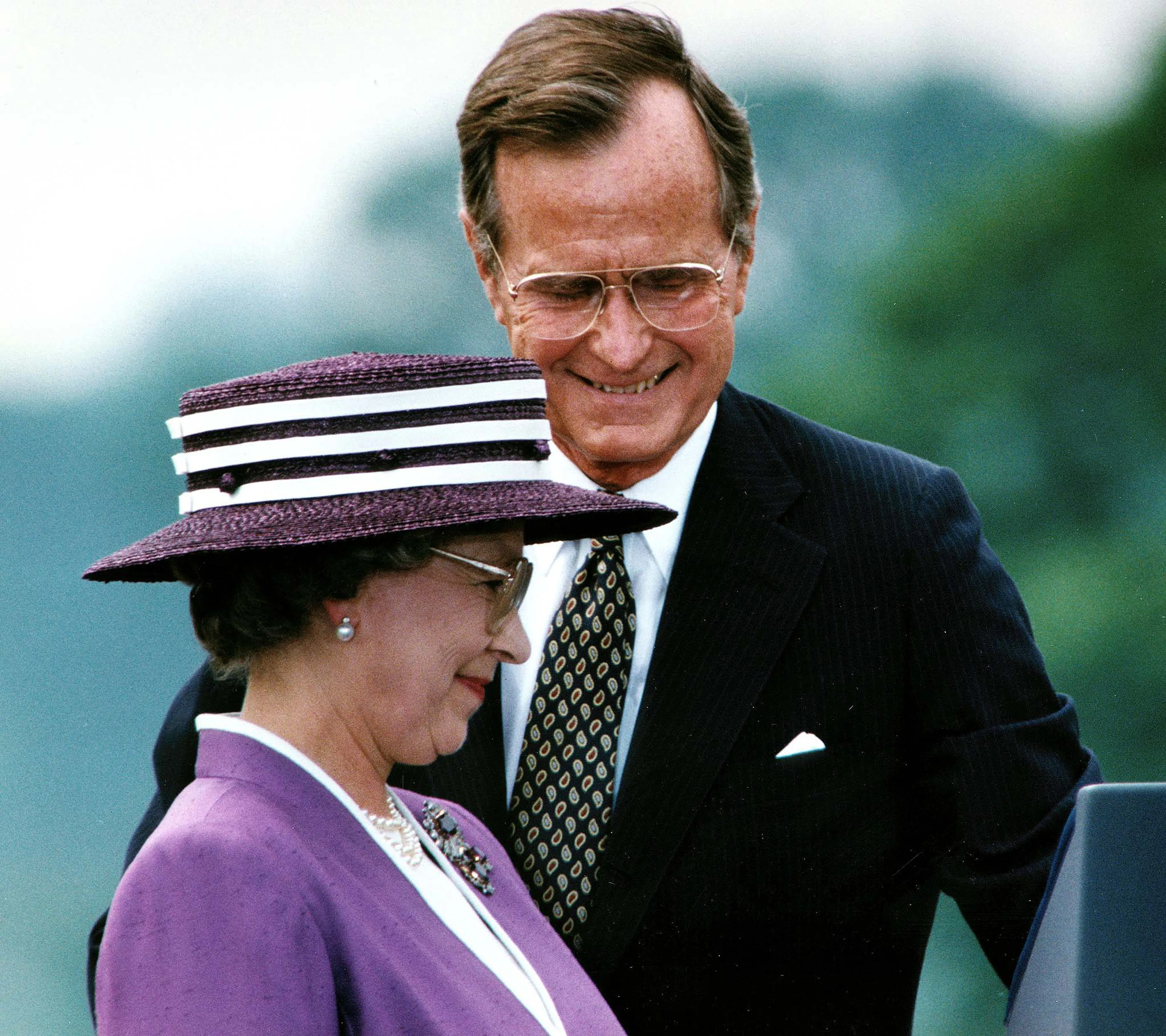Koningin Elizabeth en president Bush.