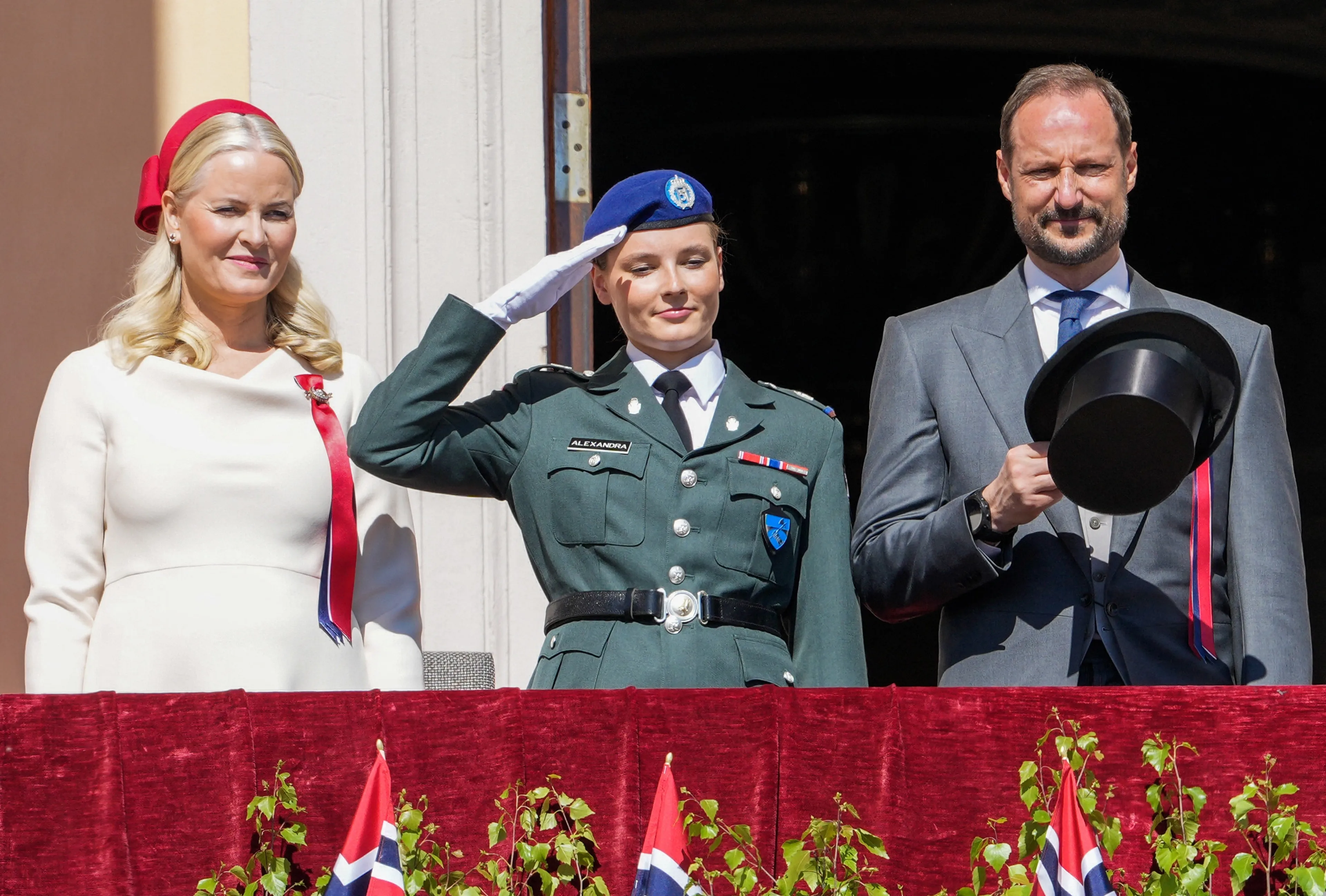 Prinses Ingrid Alexandra in uniform op het balkon (2024).
