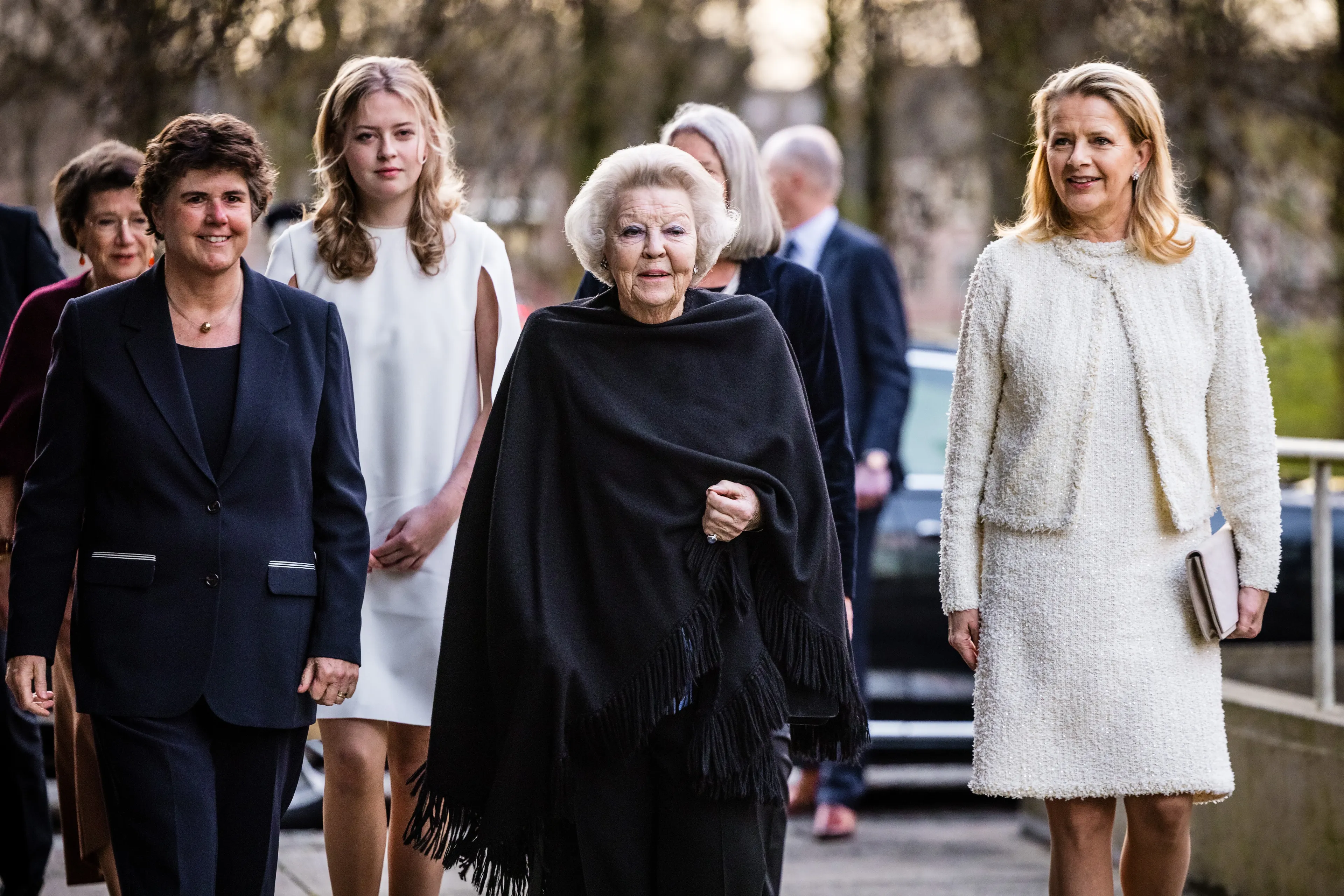 Prinses Beatrix met haar schoon- en kleindochter.