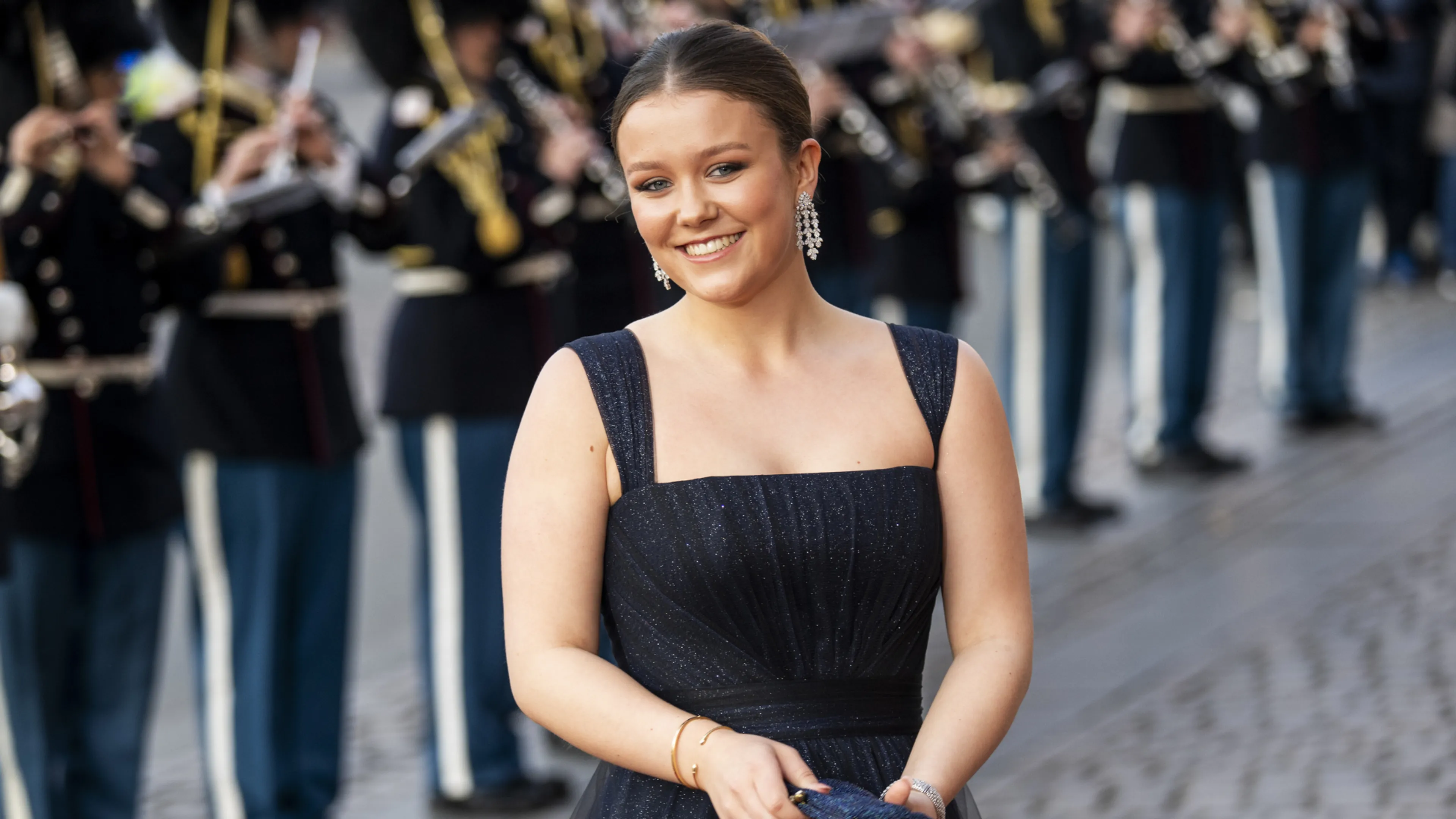 Prinses Isabella schittert tijdens haar feestelijke verjaardagsvoorstelling