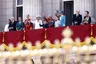 Prins Louis kan niet stoppen met zwaaien tijdens Trooping the Colour