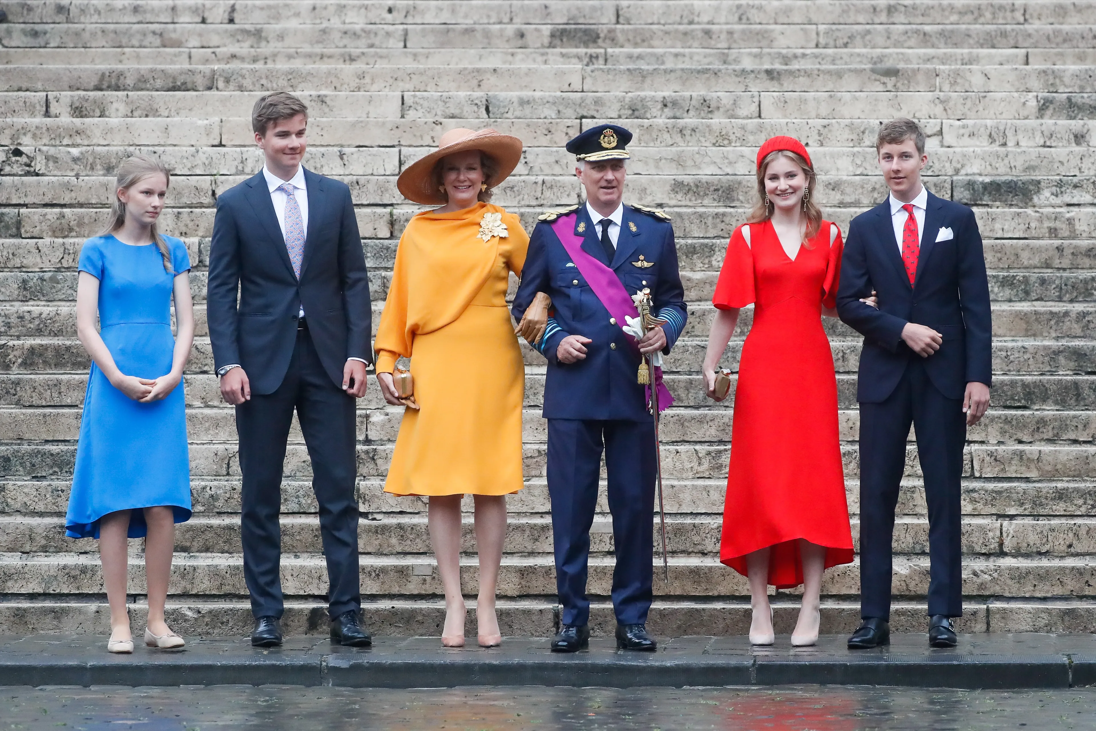 Koningin Mathilde samen met haar gezin op de dag.