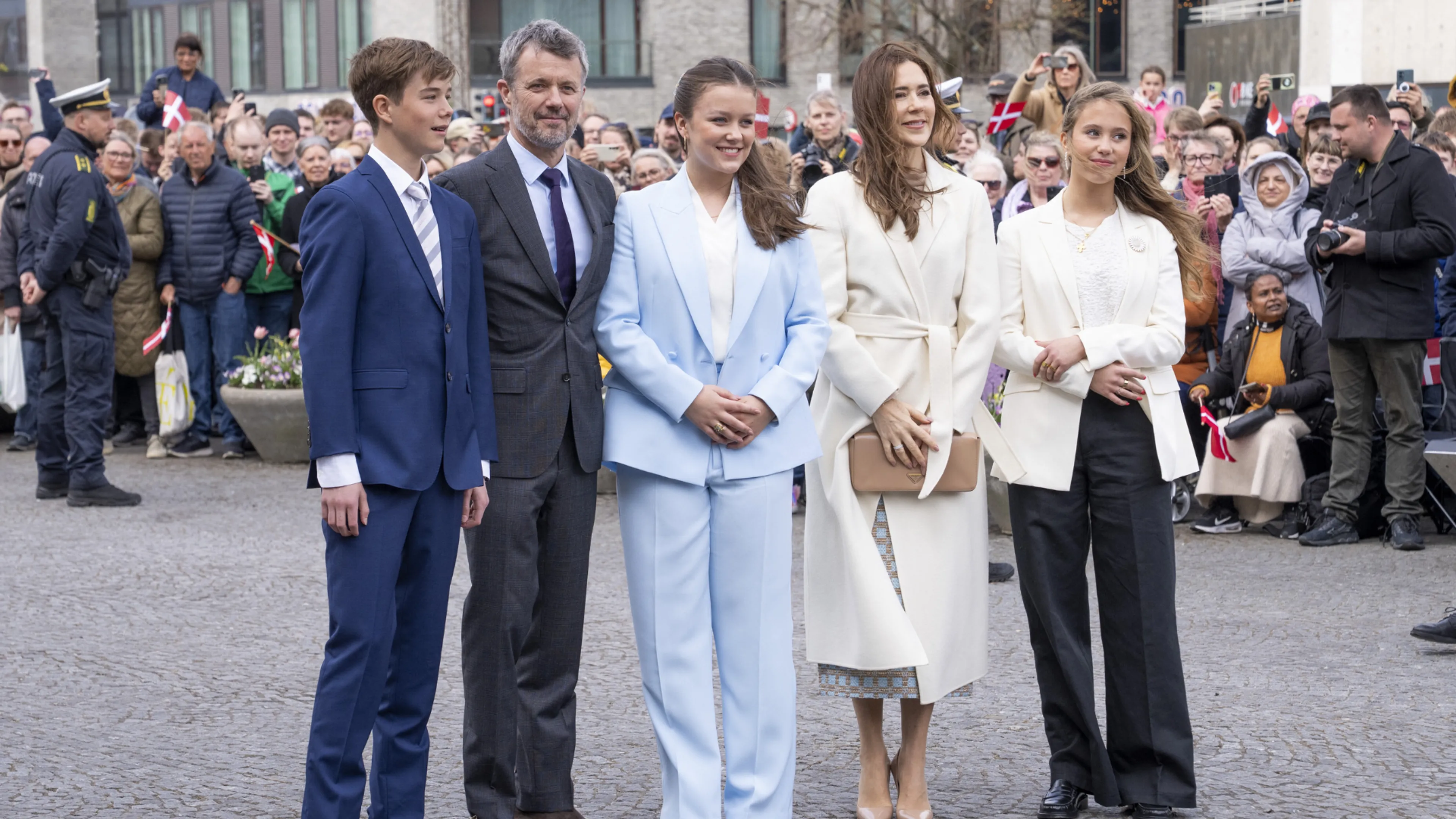 Prinses Isabella viert alvast haar 18e verjaardag met familie, maar broer Christian ontbreekt