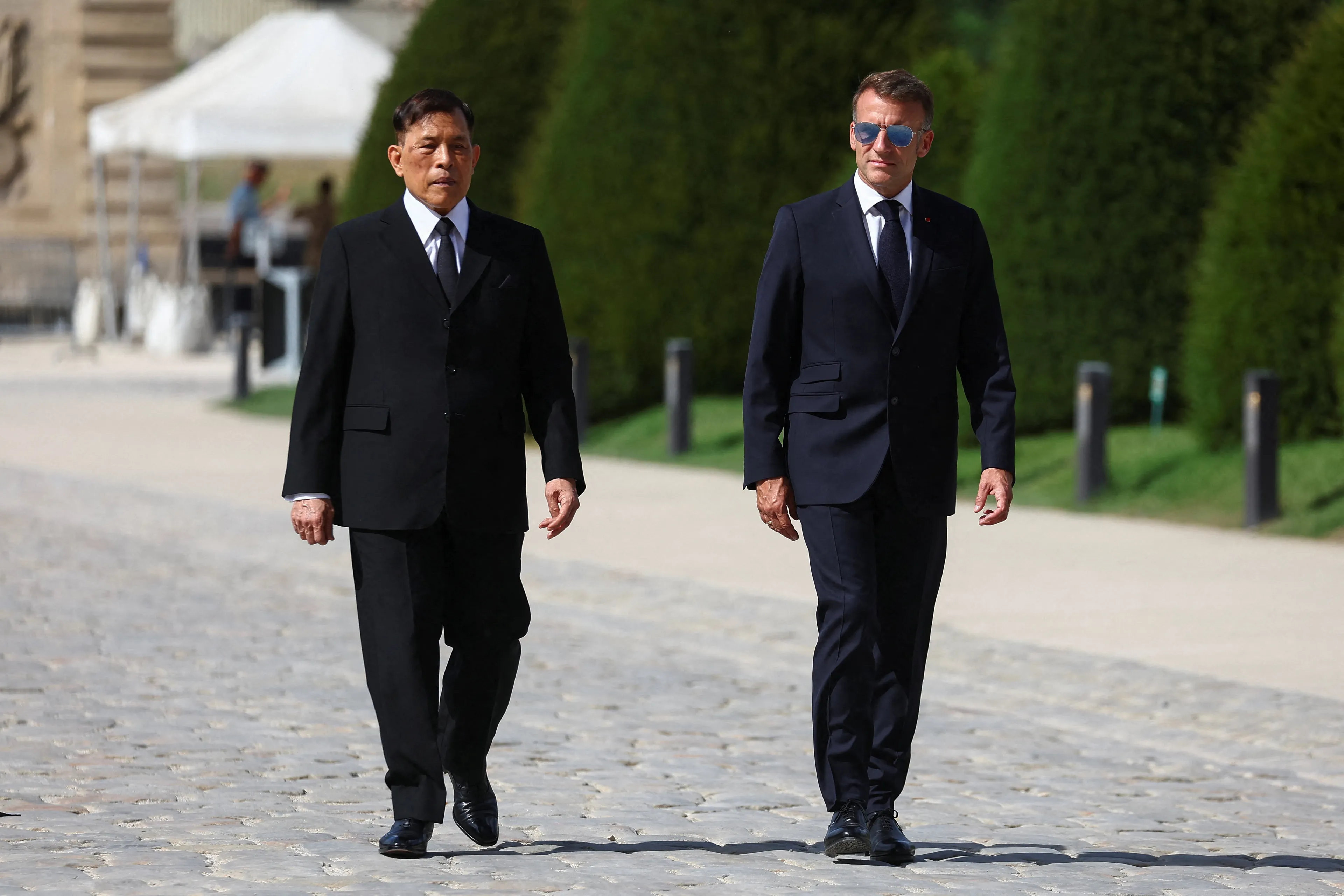 Koning Rama X en president Macron.