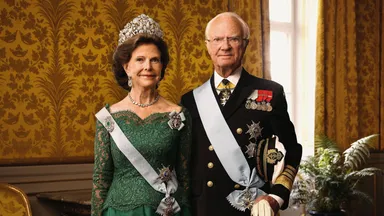 Zien: nieuwe portretten van koning Carl Gustaf en koningin Silvia
