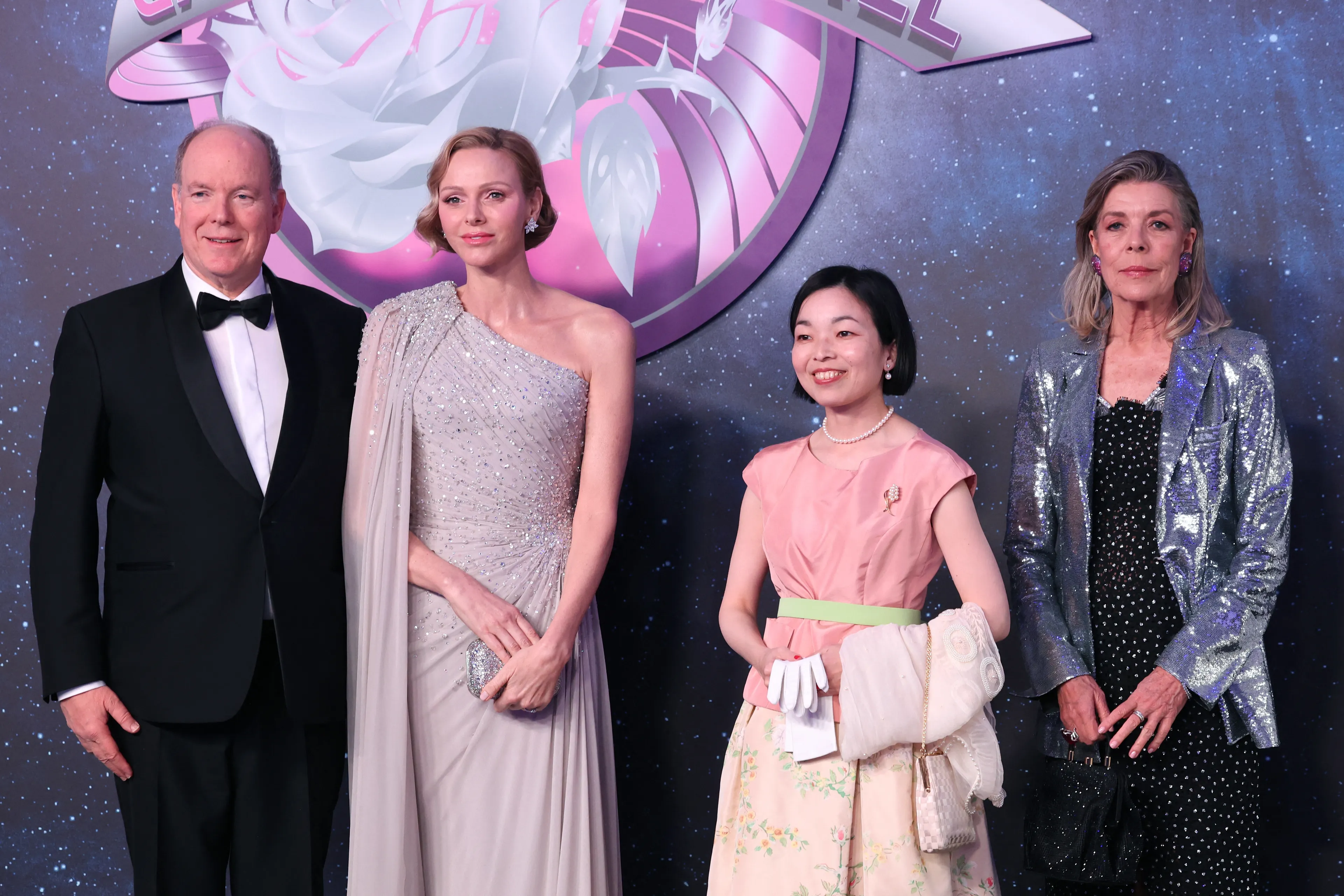 Prinses Akiko met prins Albert en prinses Charlène op het evenement Bal de la Rose (2026).